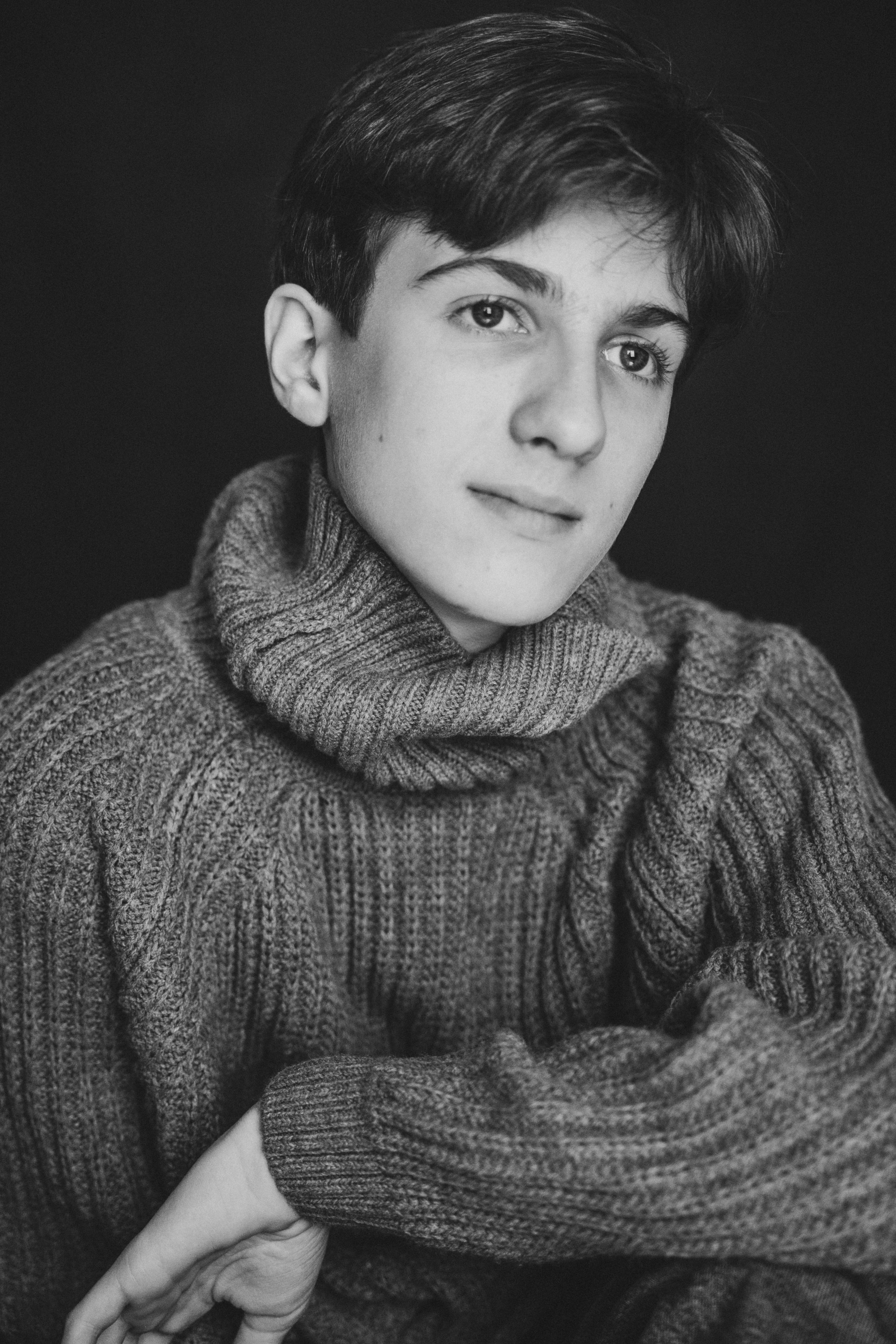 АРТЁМ. Я фотограф из Москвы к Вашим услугам