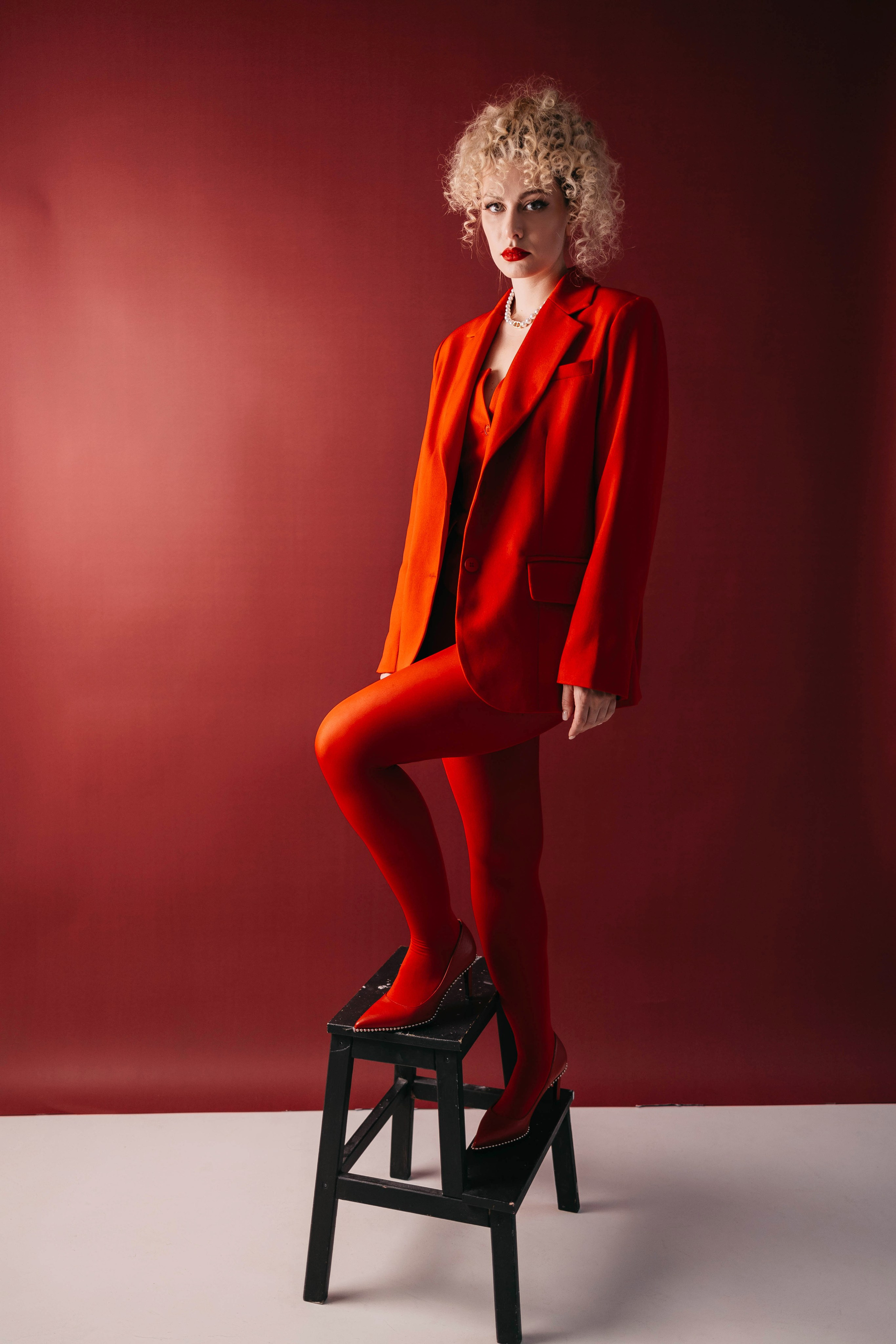 Ира в красном. Фотостудия Cute_photostudio в Твери. Фотограф в Твери Лагодная Яна