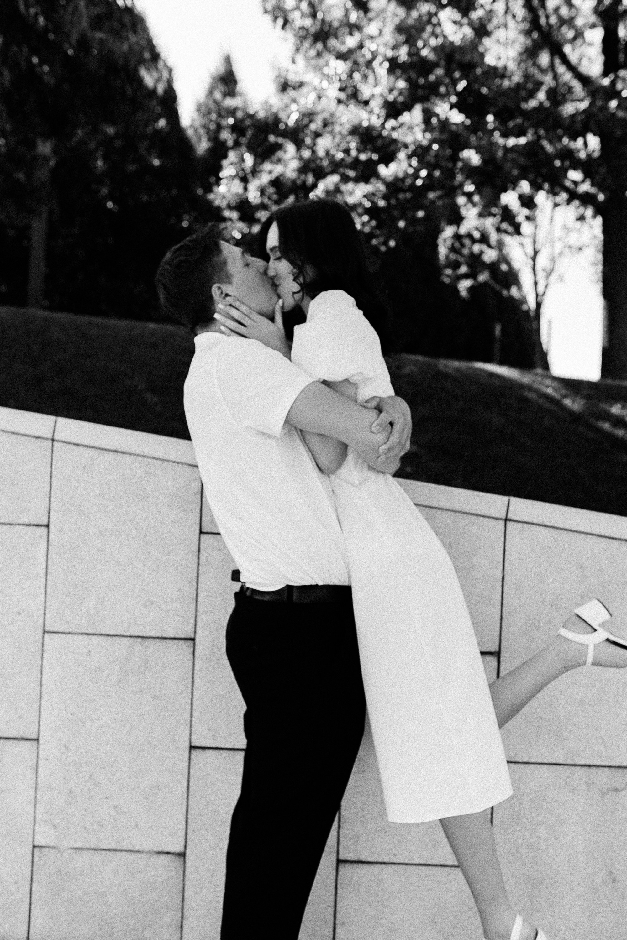 Свадебная фотосессия в парке Галицкого. Свадебный и семейный фотограф Виолетта Сидельникова. Краснодар, Россия, Беларусь, Европа