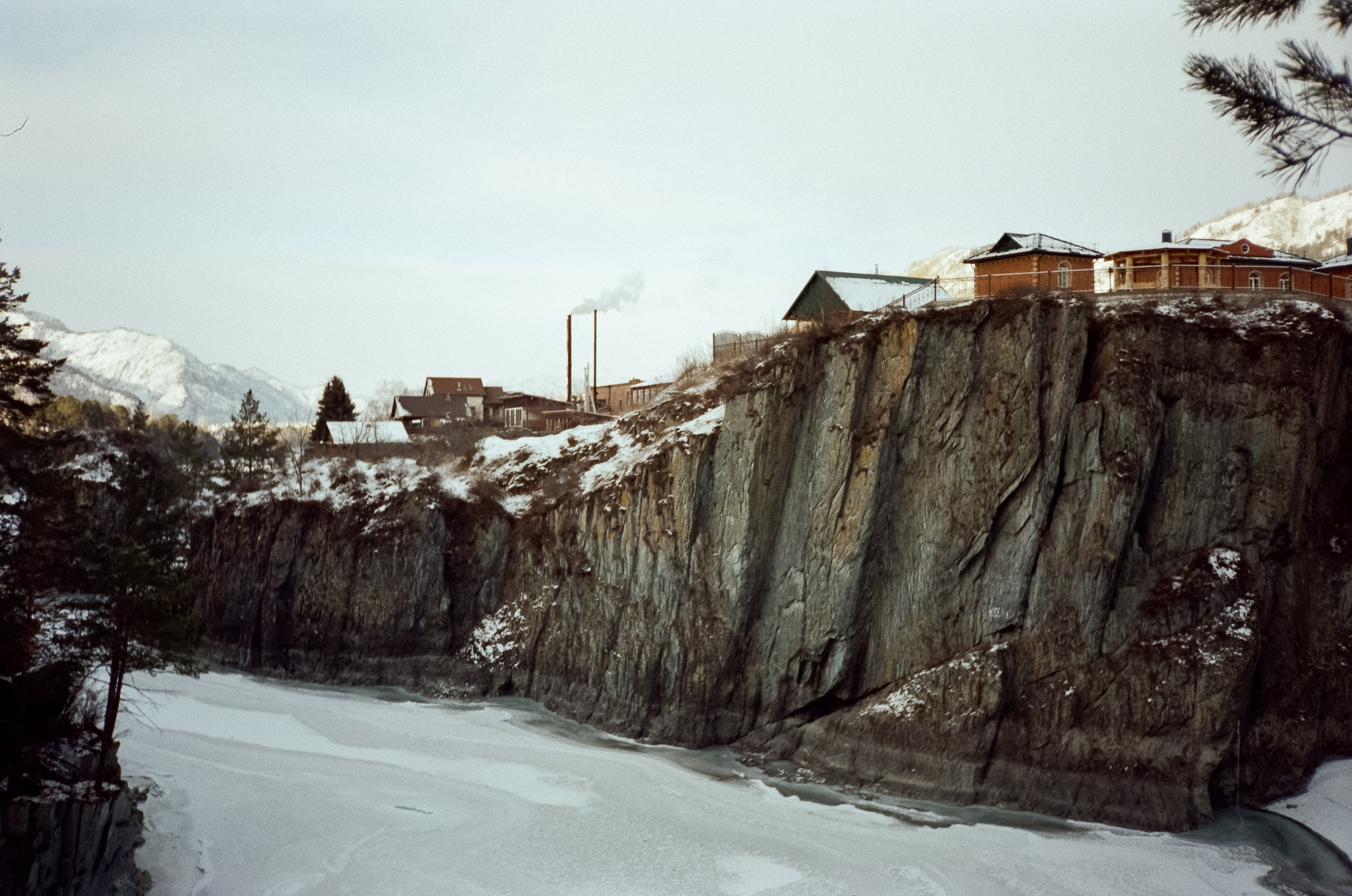 Остров Патмос зимой. Подвесной мост, льды и скалы. Фотограф-документалист Мария Осокина