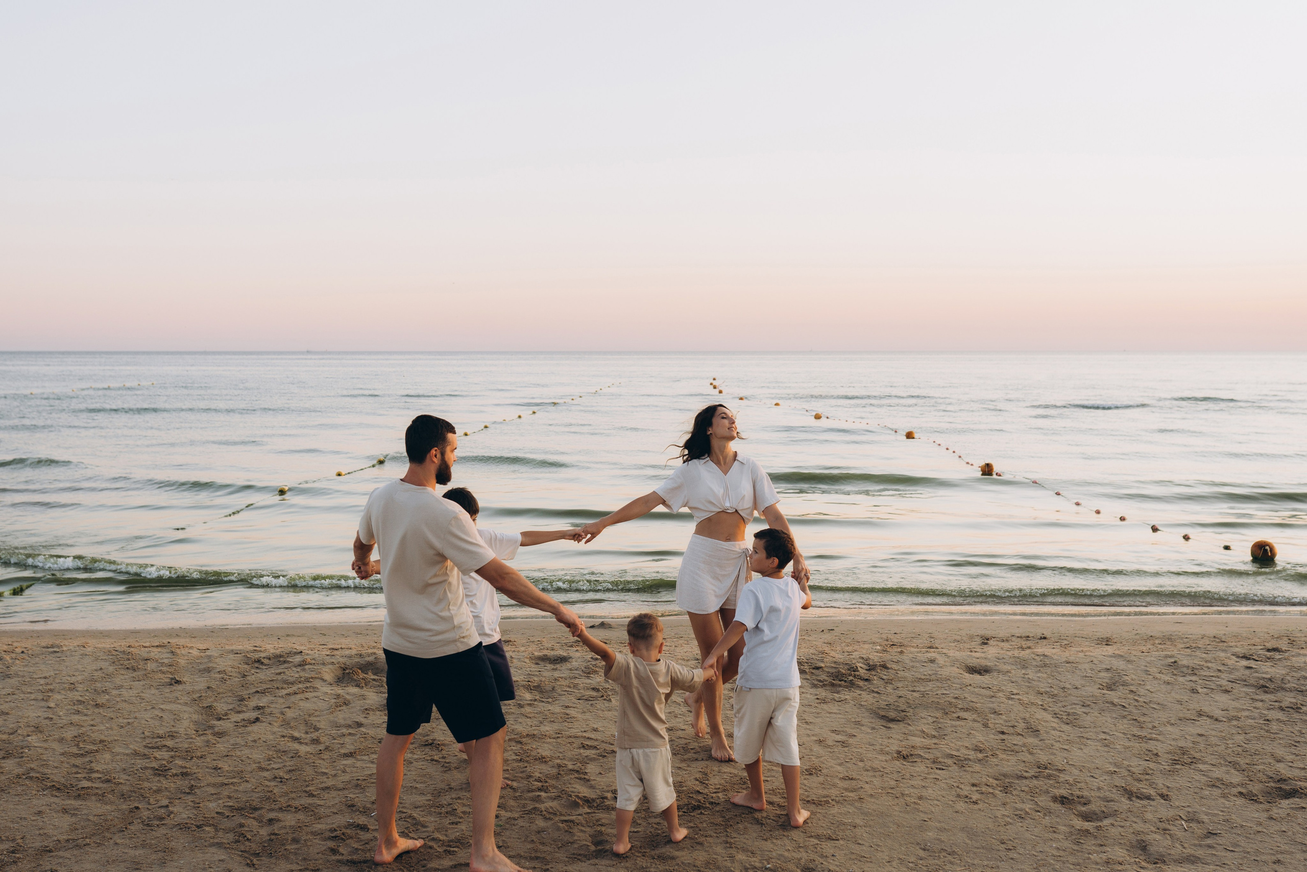 Смех, радость и нежность – лучшие моменты семейного отдыха в объективе Голубицкой