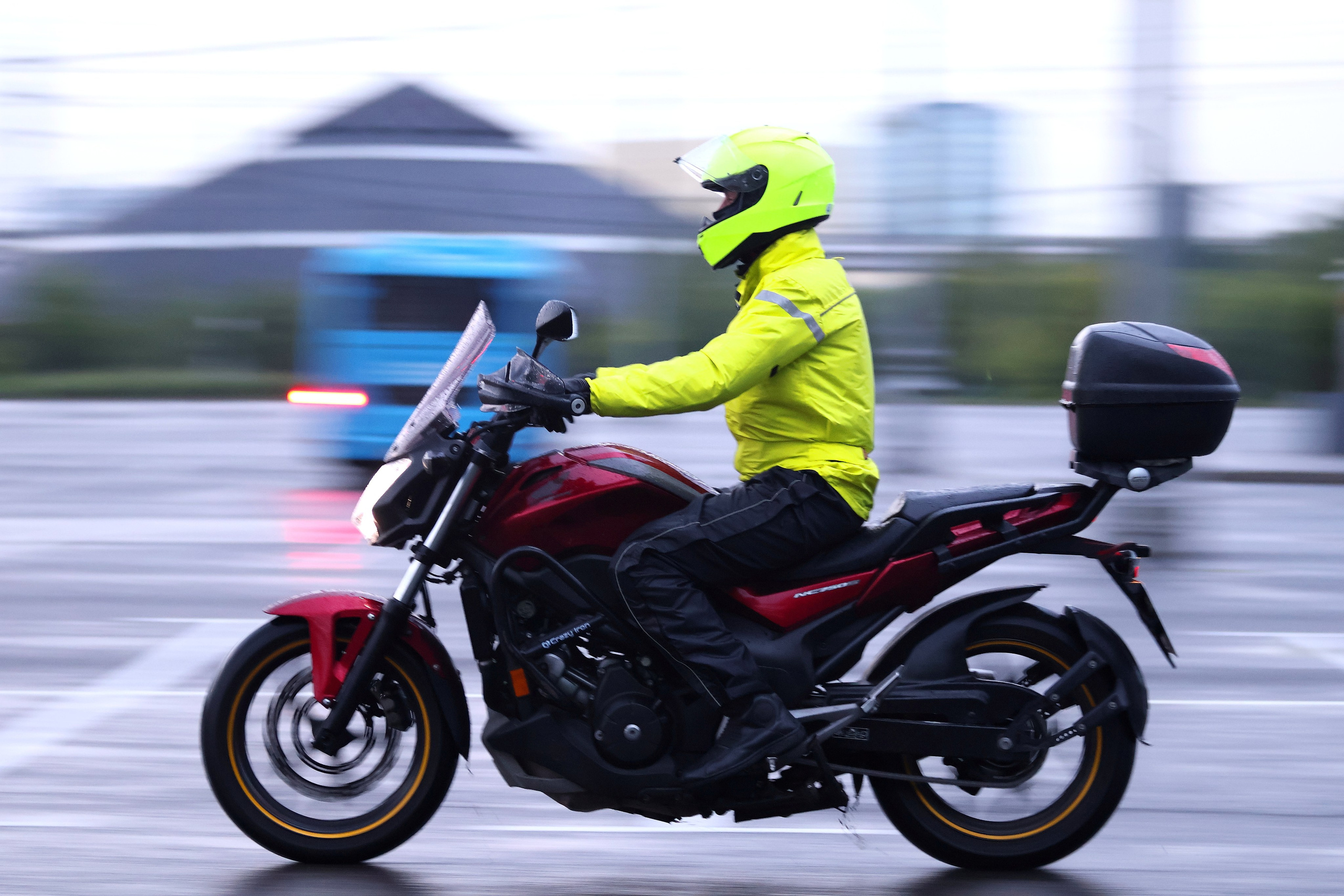 Мотоучебка. Занятия на площадке. Группа понедельника,  10 июня. Зачет по торможению