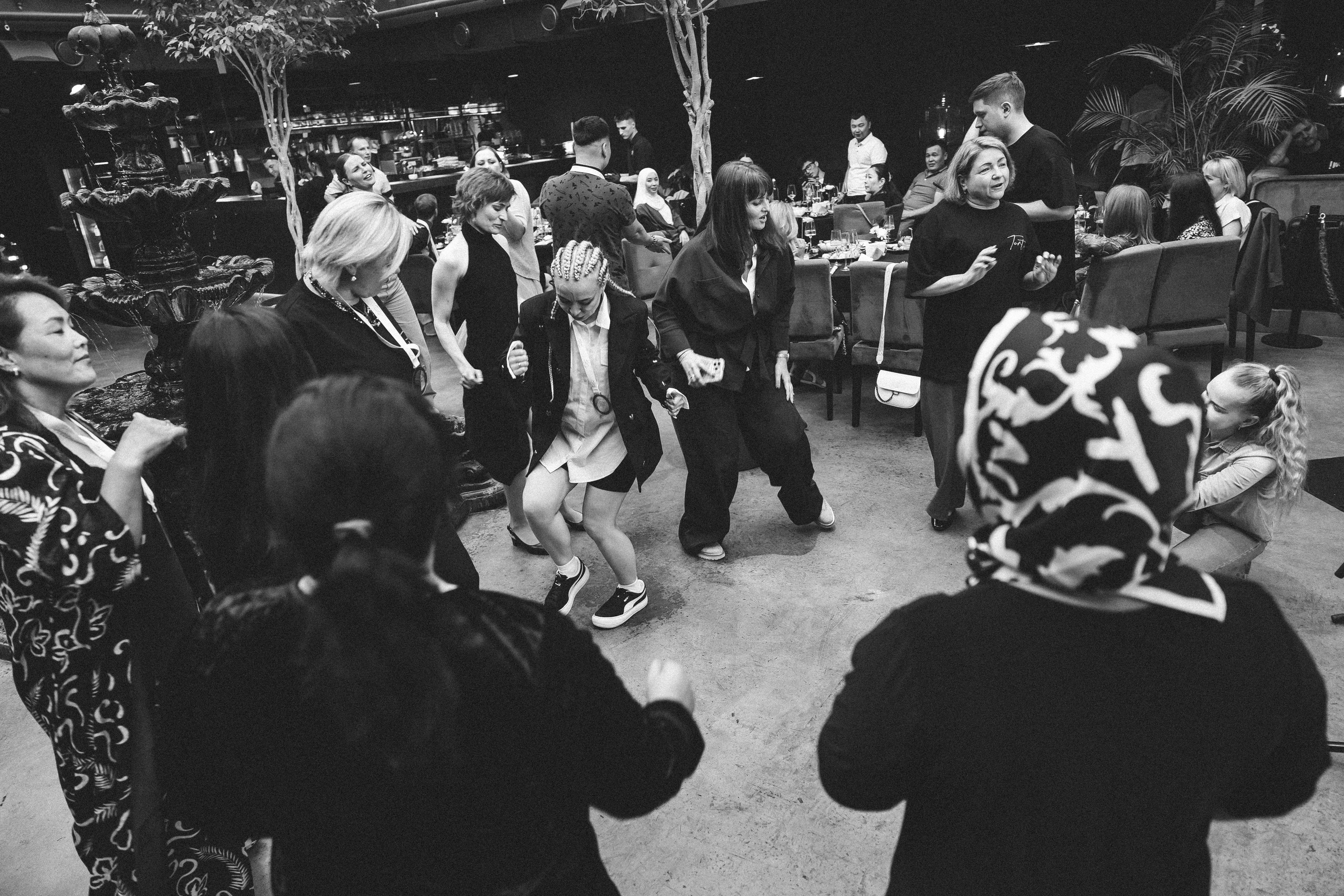 Репортажный фотограф на корпоратив, день рождения и другие мороприятия. Свадебный фотограф в Москве — Оскар Гелманов