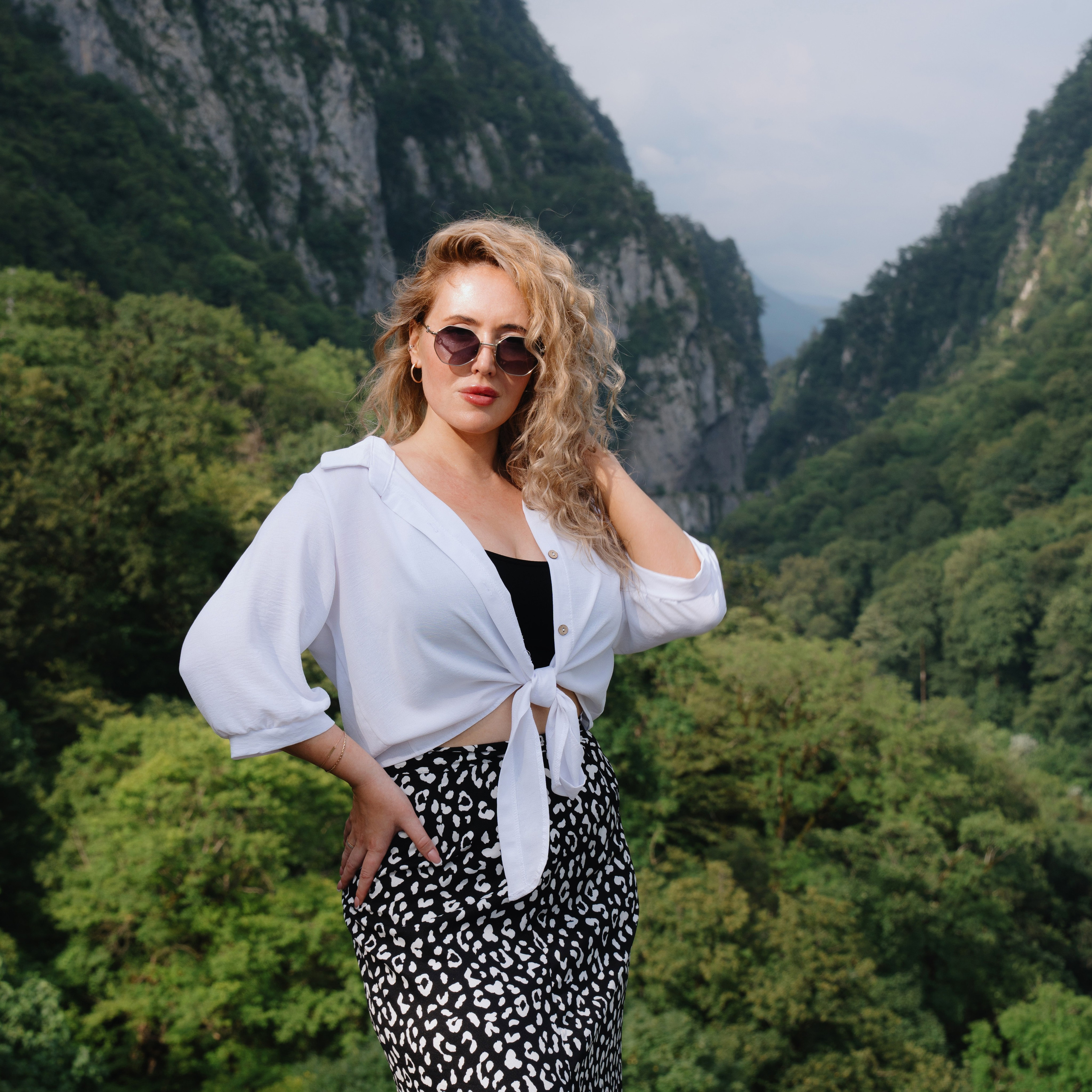 Авторские путешествия на красном кабриолете Lexus. Сочи, Адлер, Сириус, Красная Поляна, озеро Рица. Личный водитель и фотограф. Свадебный фотограф в Сочи и Адлере — Фотосессии на море и в горах | Виктор Рогулев