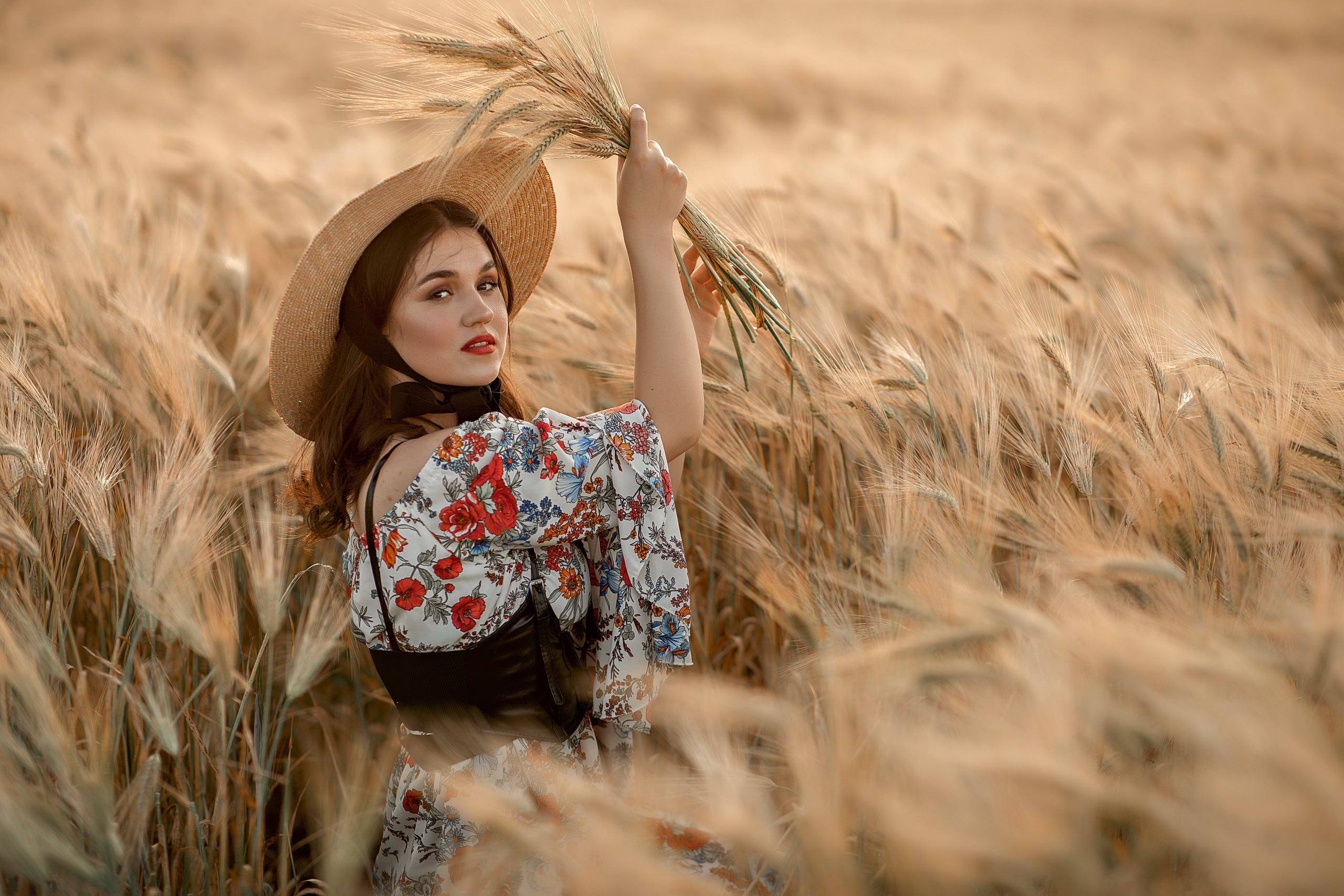 В цветении. Фотограф-стилист Крым Прокат одежды в Крыму. Фотосессии в Крыму