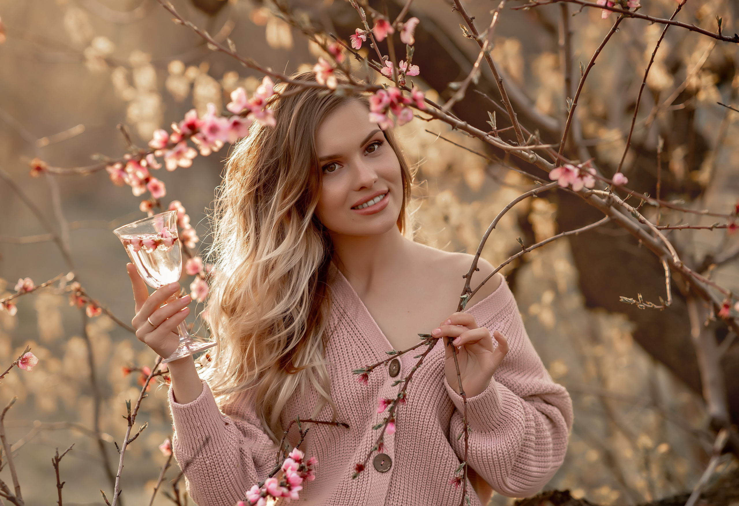 В цветении. Фотограф-стилист Крым Прокат одежды в Крыму. Фотосессии в Крыму