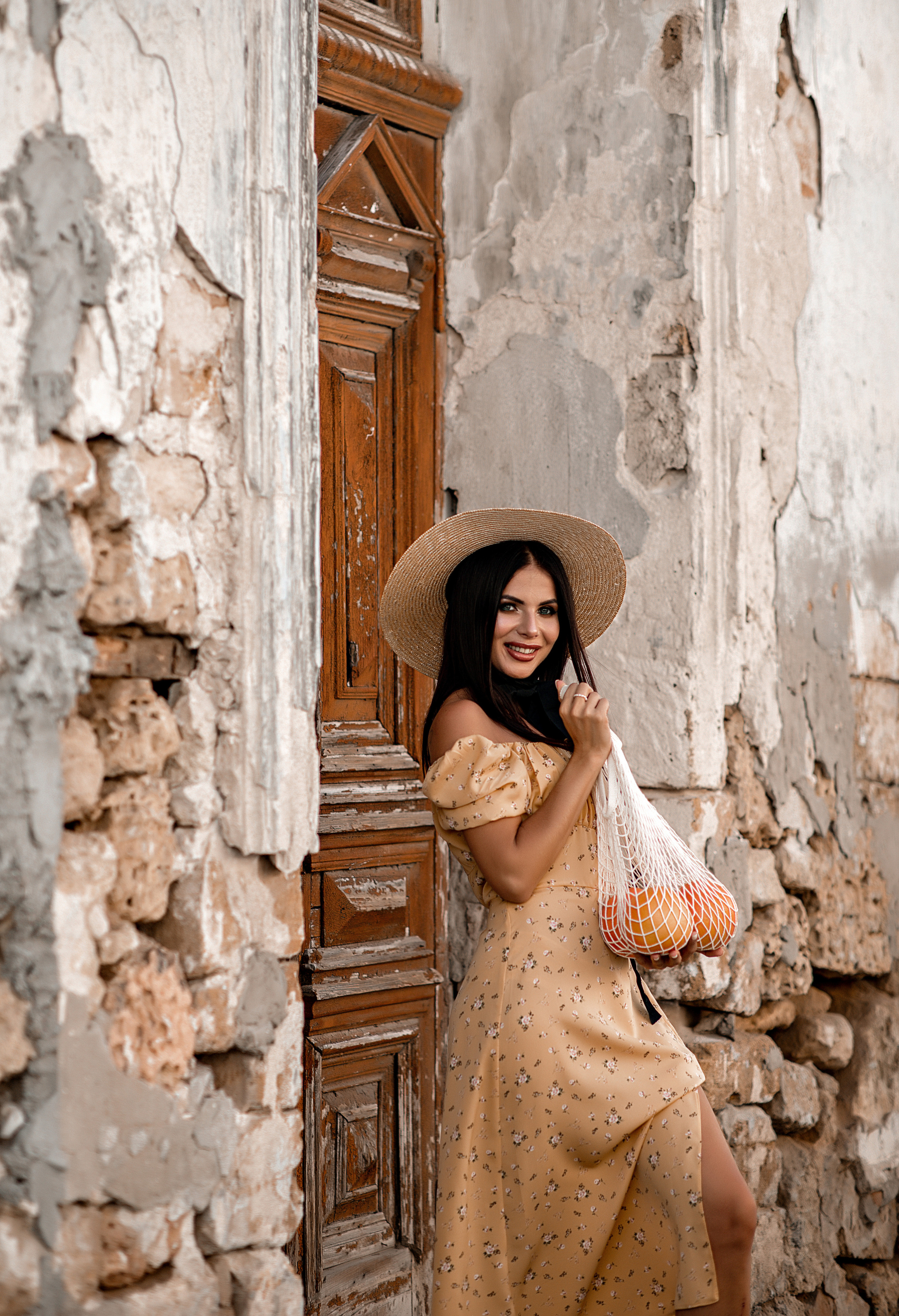 Фотосессия " Прогулка ". Фотограф-стилист Крым Прокат одежды в Крыму. Фотосессии в Крыму