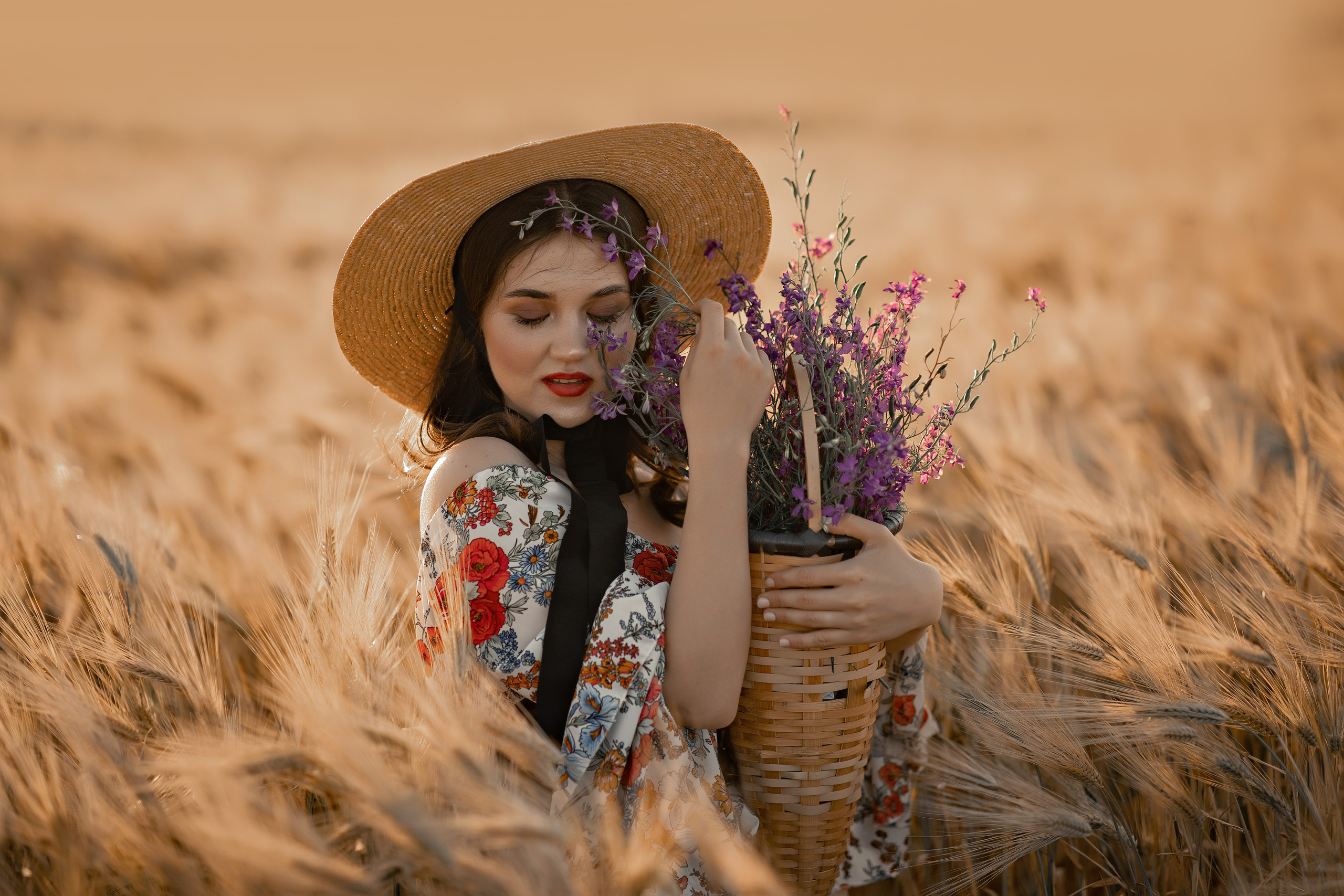 В цветении. Фотограф-стилист Крым Прокат одежды в Крыму. Фотосессии в Крыму