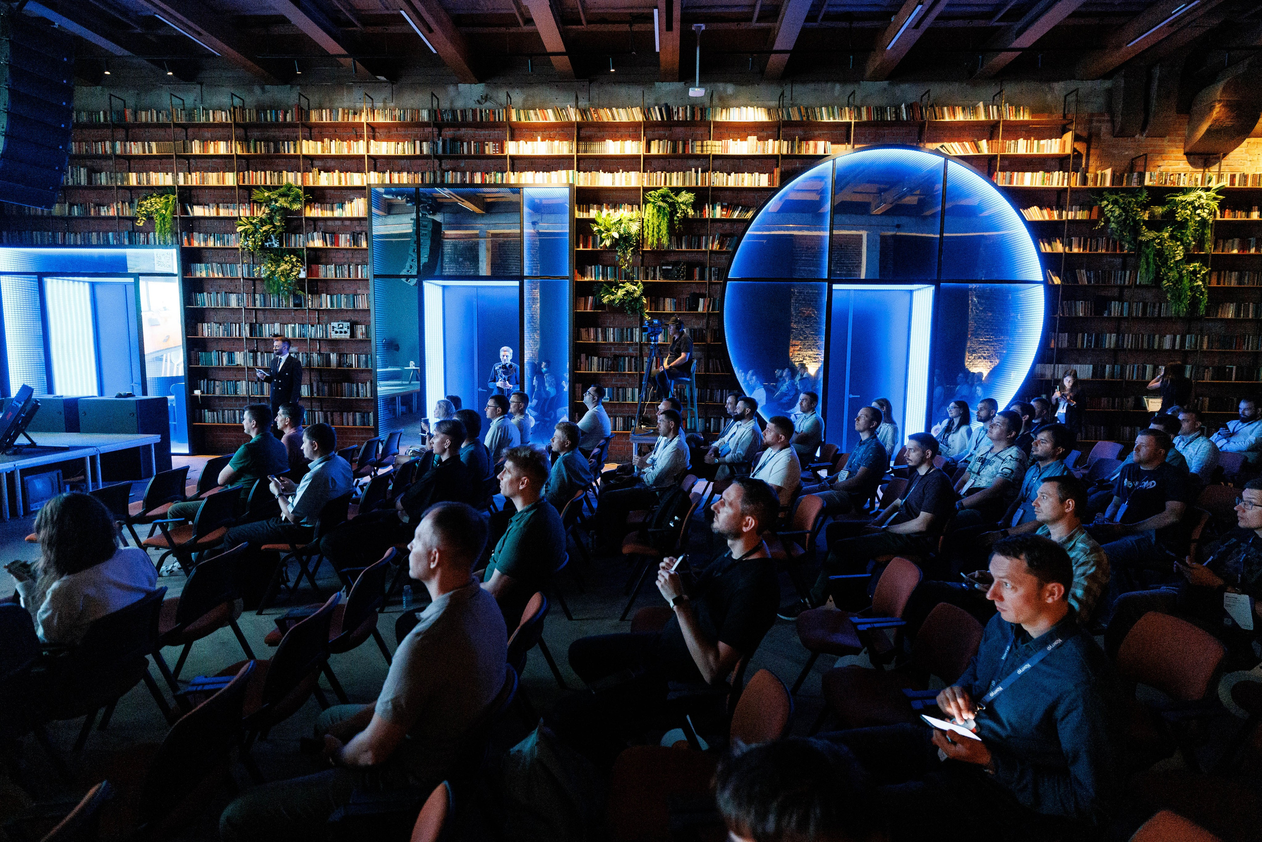 Контур Talk. Репортажный Фотограф в Москве Юра Гушан