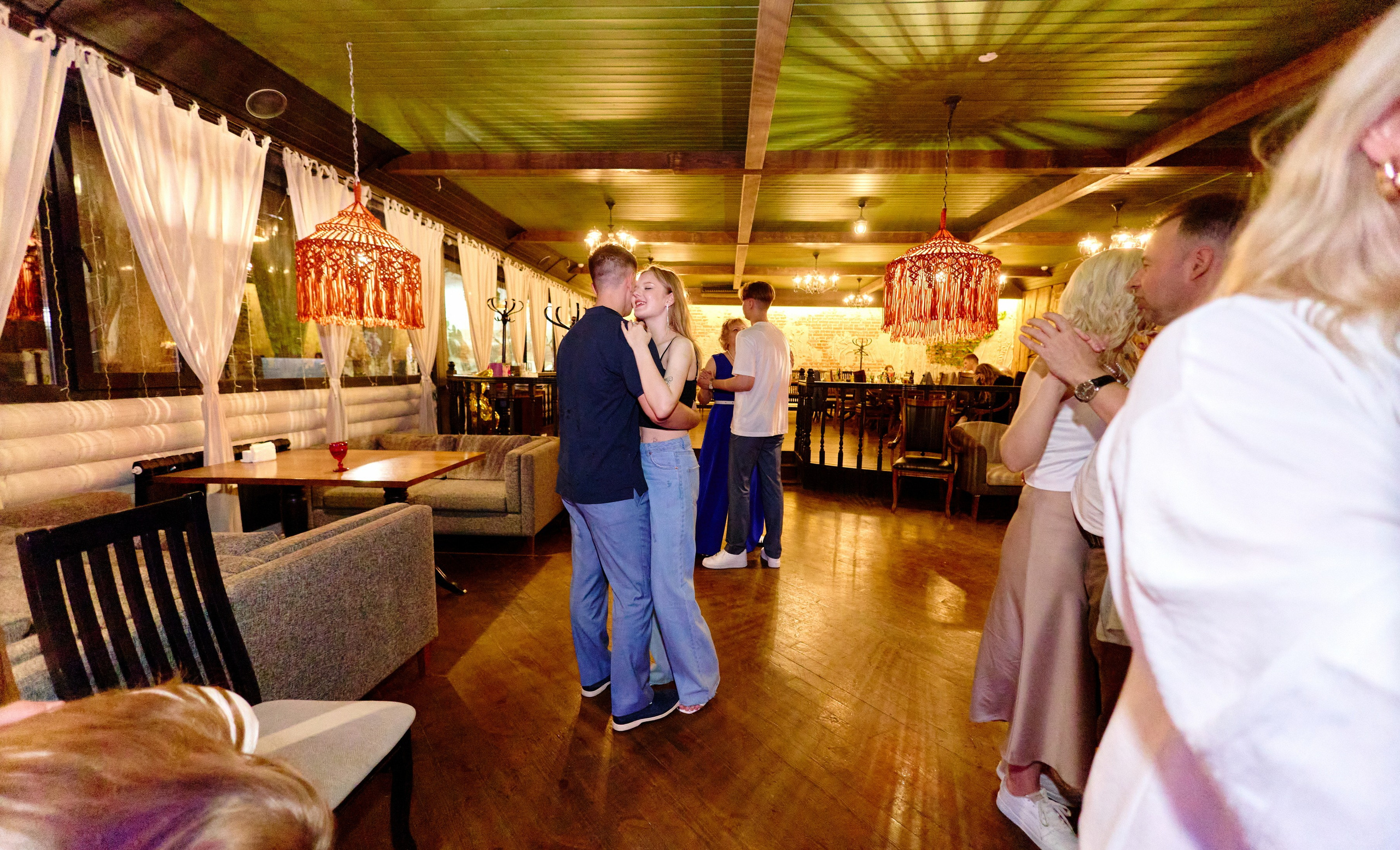 Выпускной 35 Сош. Фотограф Выпускные альбомы Таганрог Сергей Коробченко