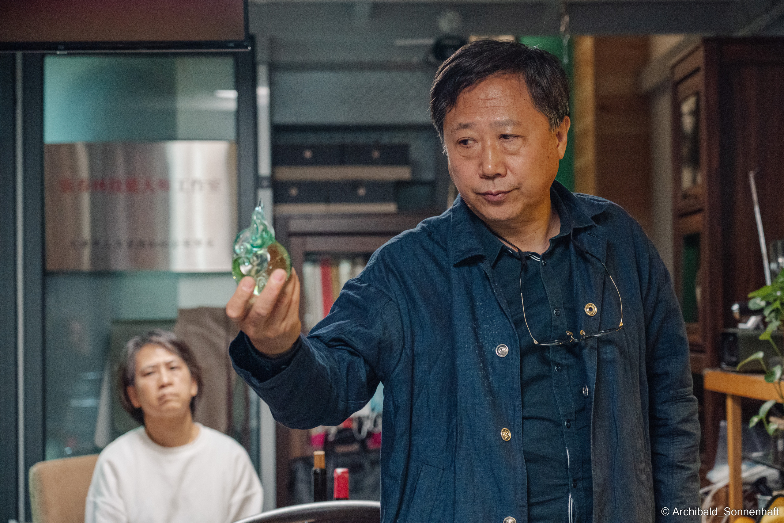 Master class on engraving on glass. Photographer in Guangzhou, China. Archibald Sonnenhaft
