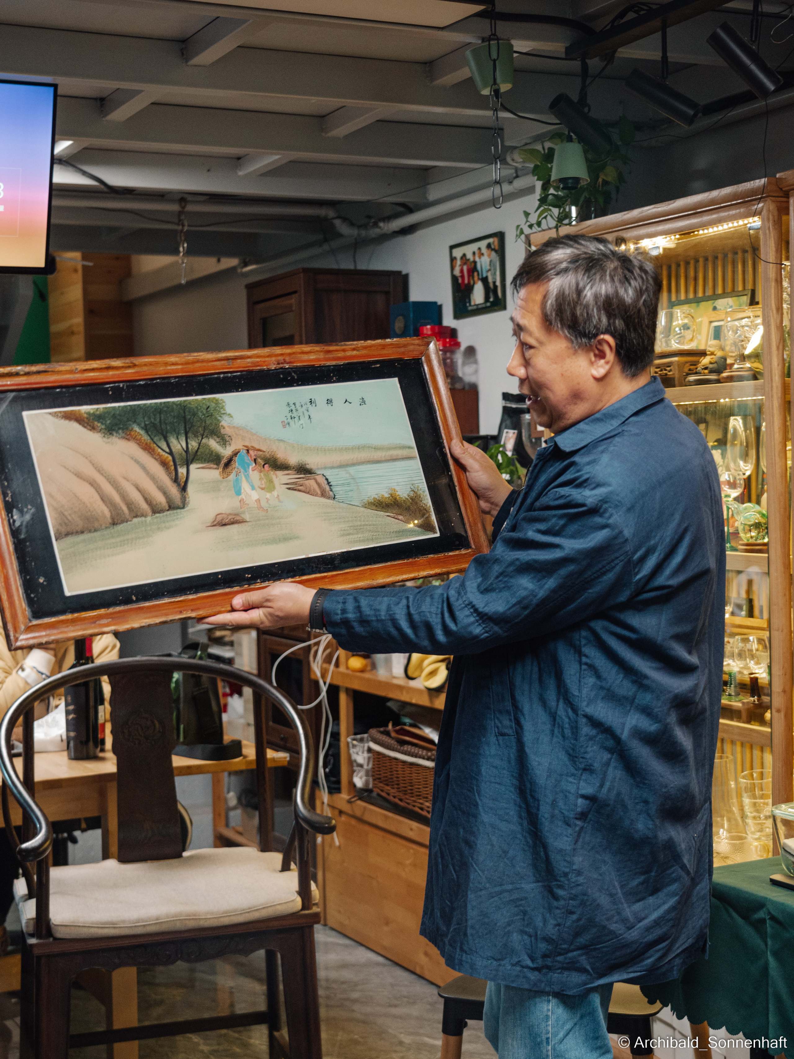 Master class on engraving on glass. Photographer in Guangzhou, China. Archibald Sonnenhaft