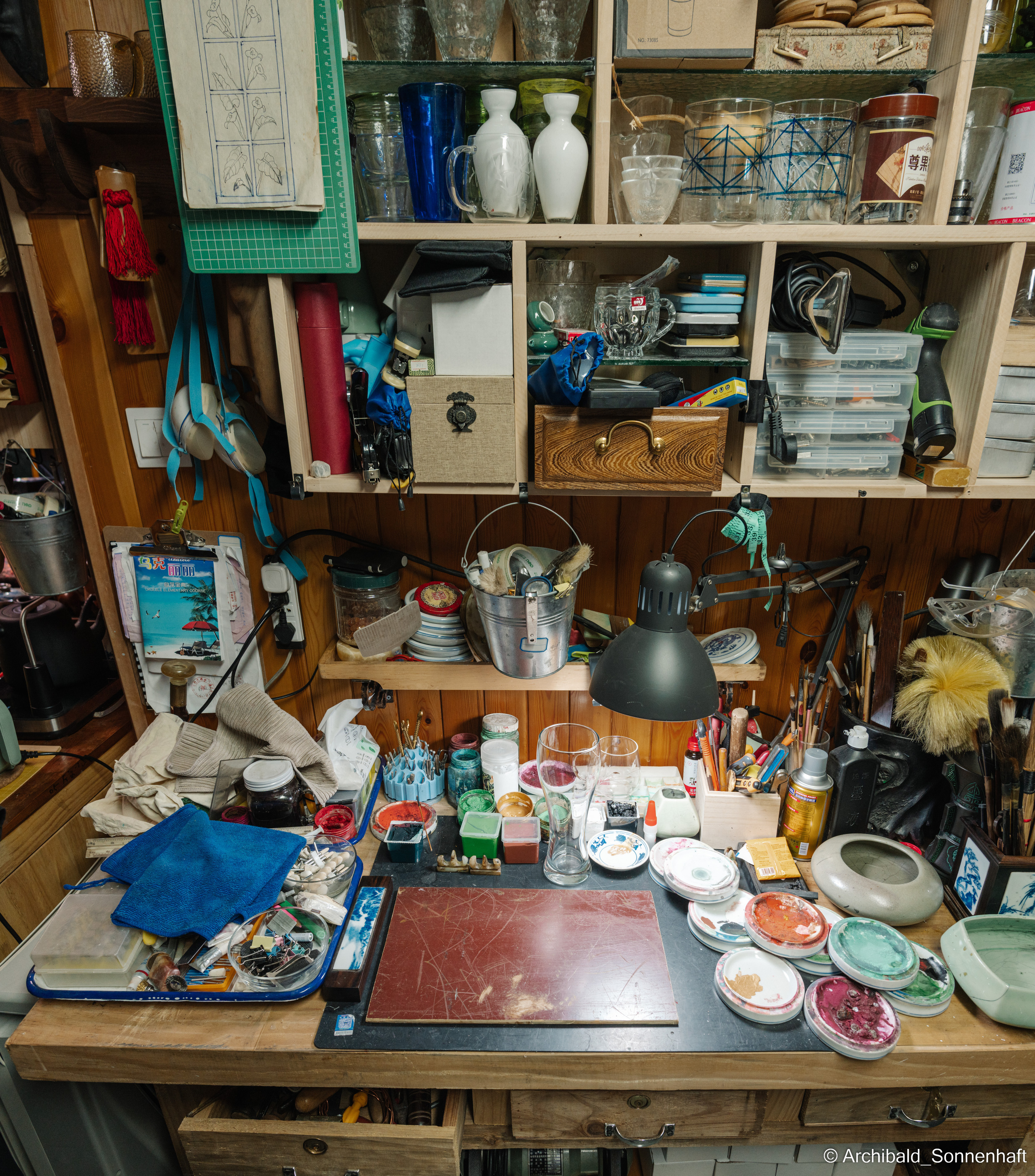 Master class on engraving on glass. Photographer in Guangzhou, China. Archibald Sonnenhaft