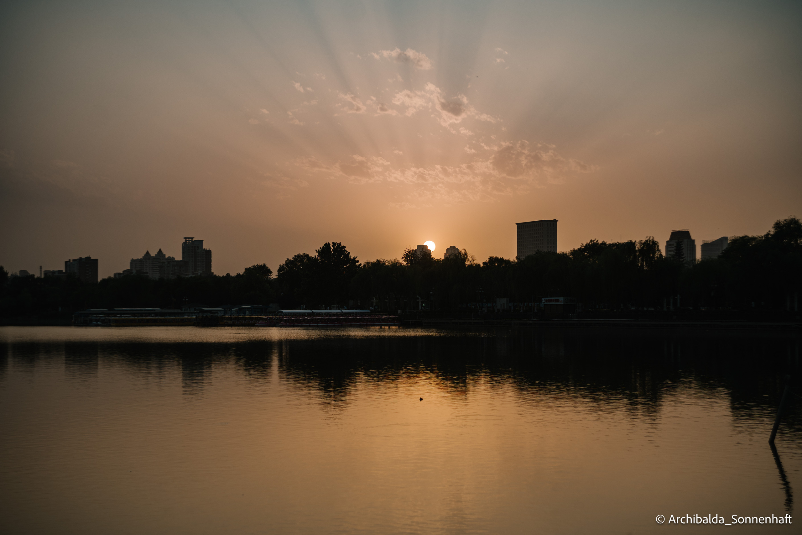 Walk of the First day of Summer. Photographer in Guangzhou, China. Archibald Sonnenhaft