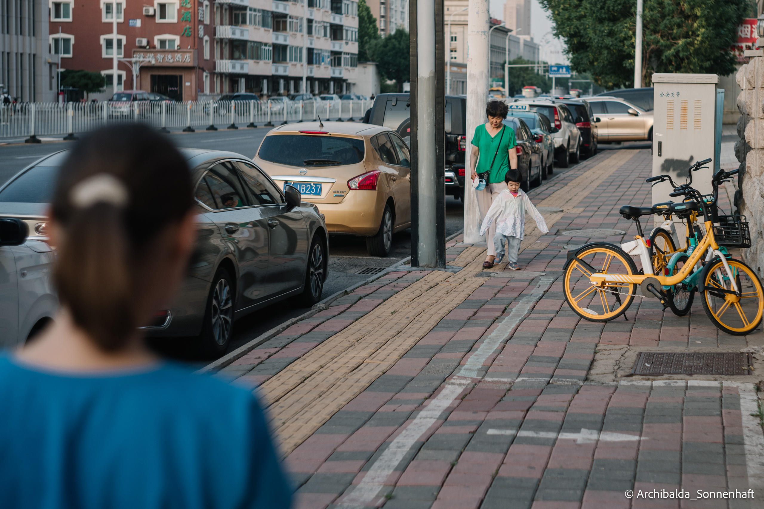 Walk of the First day of Summer. Photographer in Guangzhou, China. Archibald Sonnenhaft