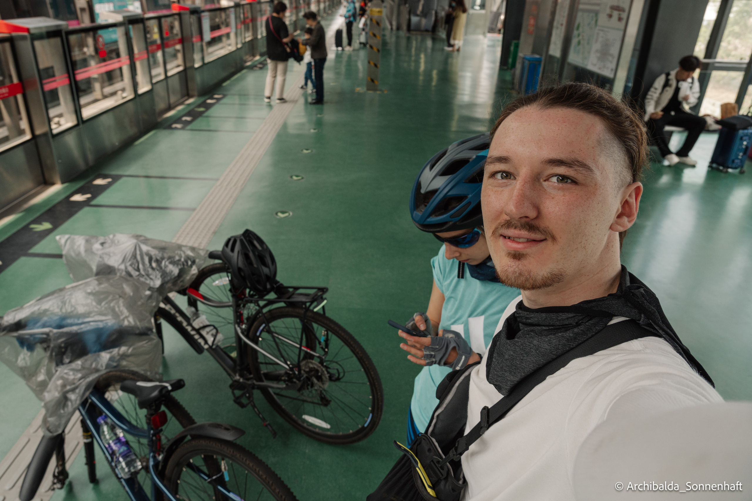 Tianjin-Beijin. Photographer in Guangzhou, China. Archibald Sonnenhaft