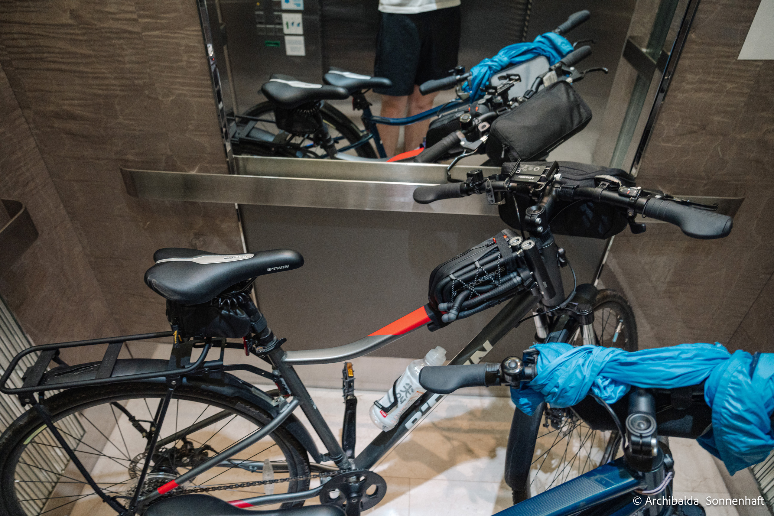 Tianjin-Beijin. Photographer in Guangzhou, China. Archibald Sonnenhaft