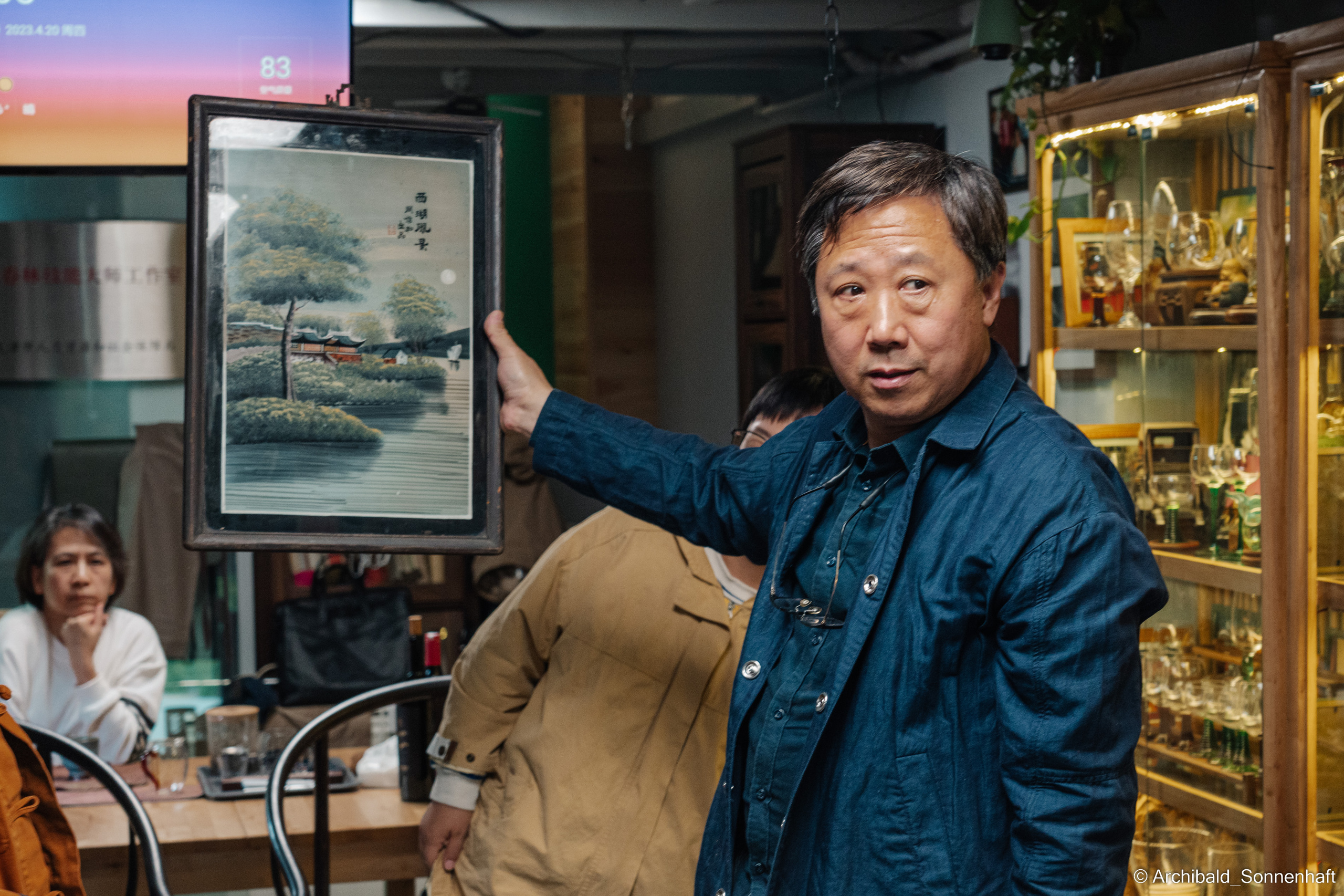 Master class on engraving on glass. Photographer in Guangzhou, China. Archibald Sonnenhaft