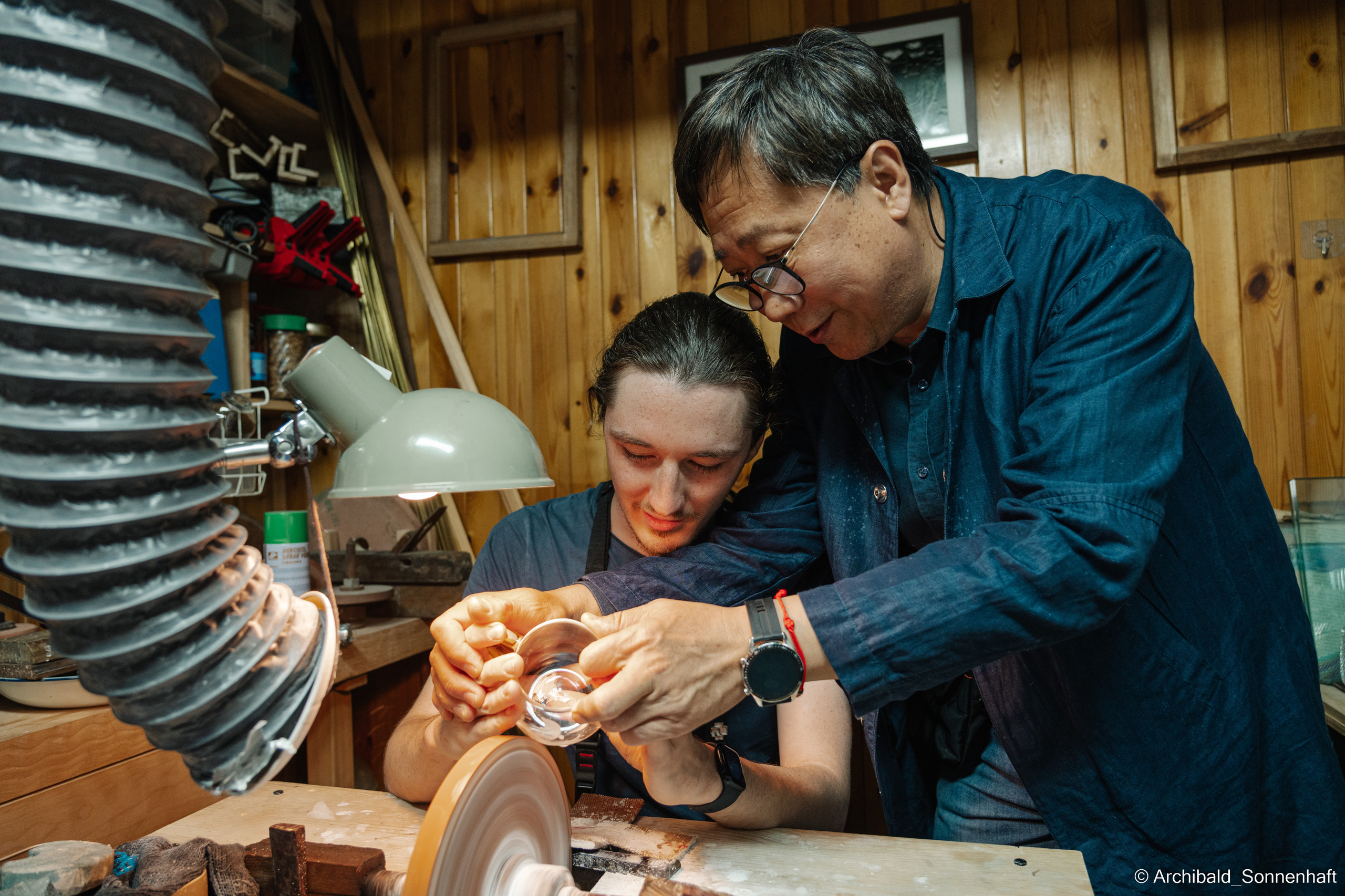 Master class on engraving on glass. Photographer in Guangzhou, China. Archibald Sonnenhaft