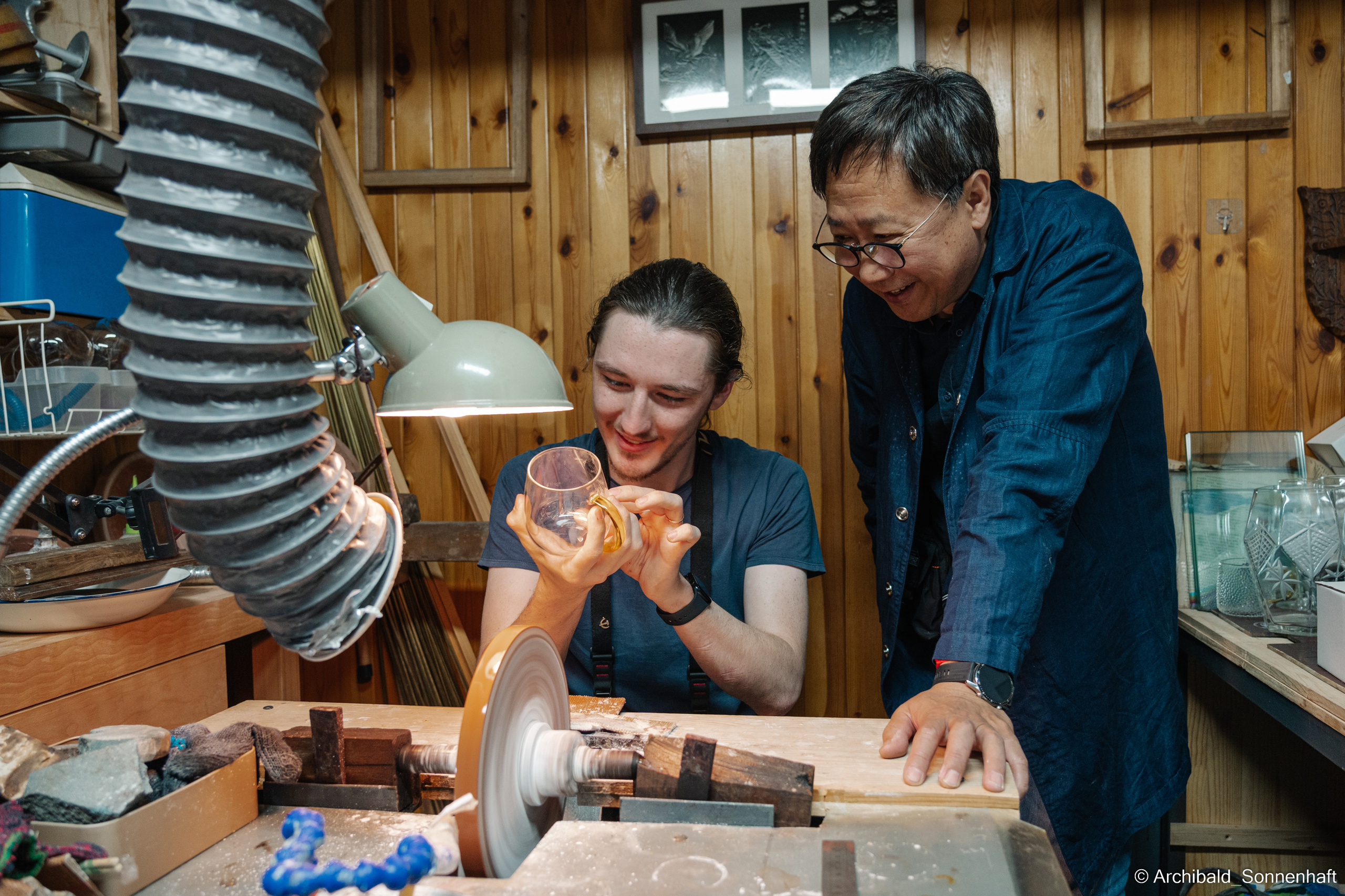 Master class on engraving on glass. Photographer in Guangzhou, China. Archibald Sonnenhaft