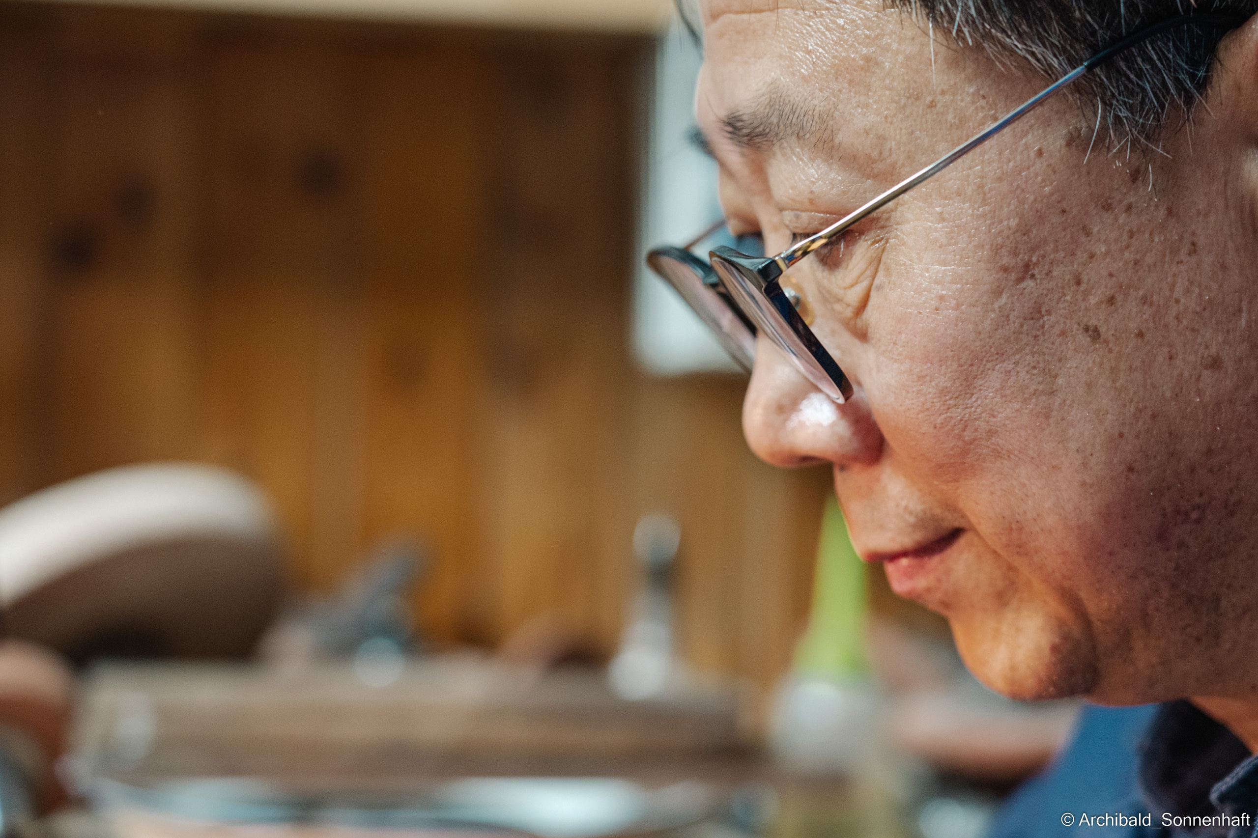 Master class on engraving on glass. Photographer in Guangzhou, China. Archibald Sonnenhaft