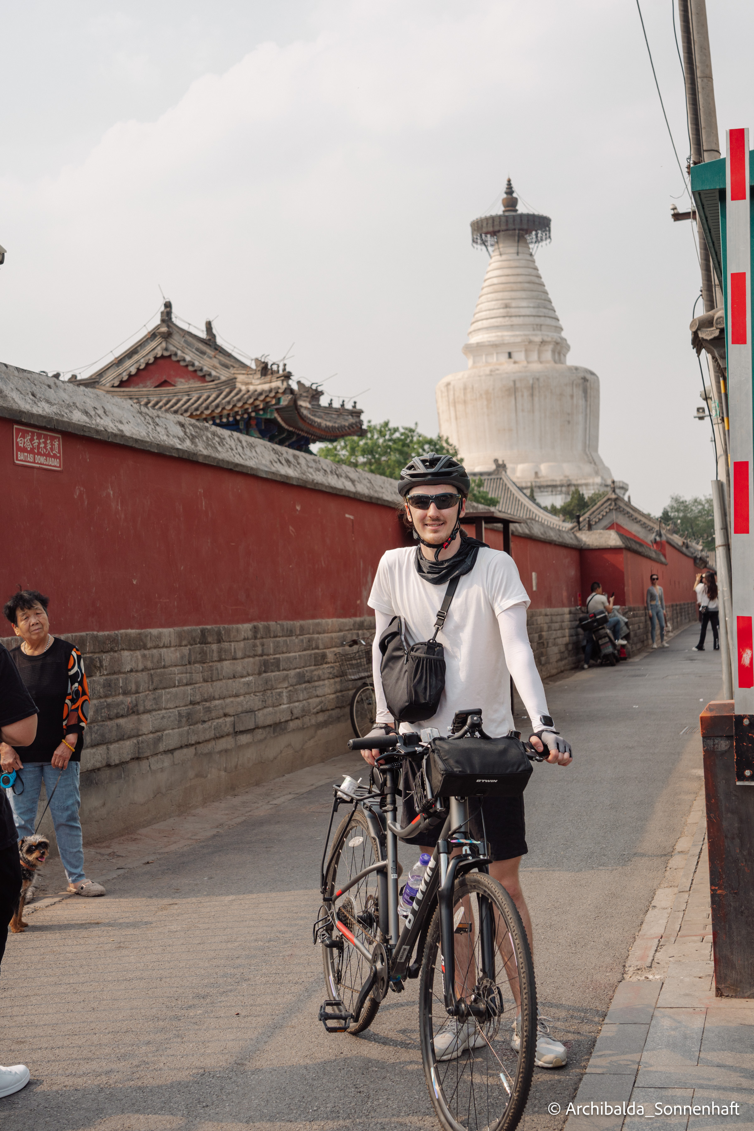 北京（Beijing), 2023.05.02. Photographer in Guangzhou, China. Archibald Sonnenhaft