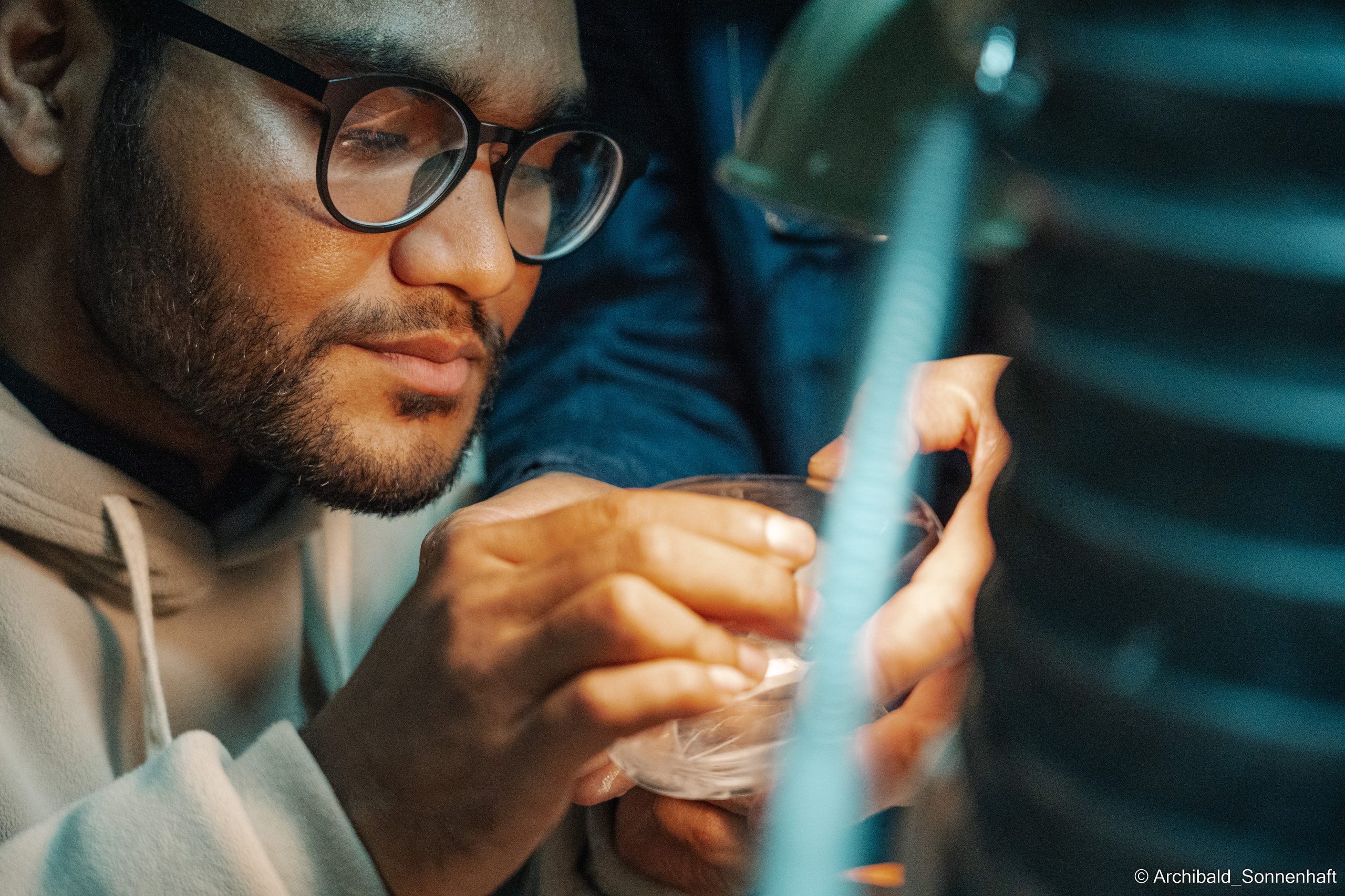 Master class on engraving on glass. Photographer in Guangzhou, China. Archibald Sonnenhaft