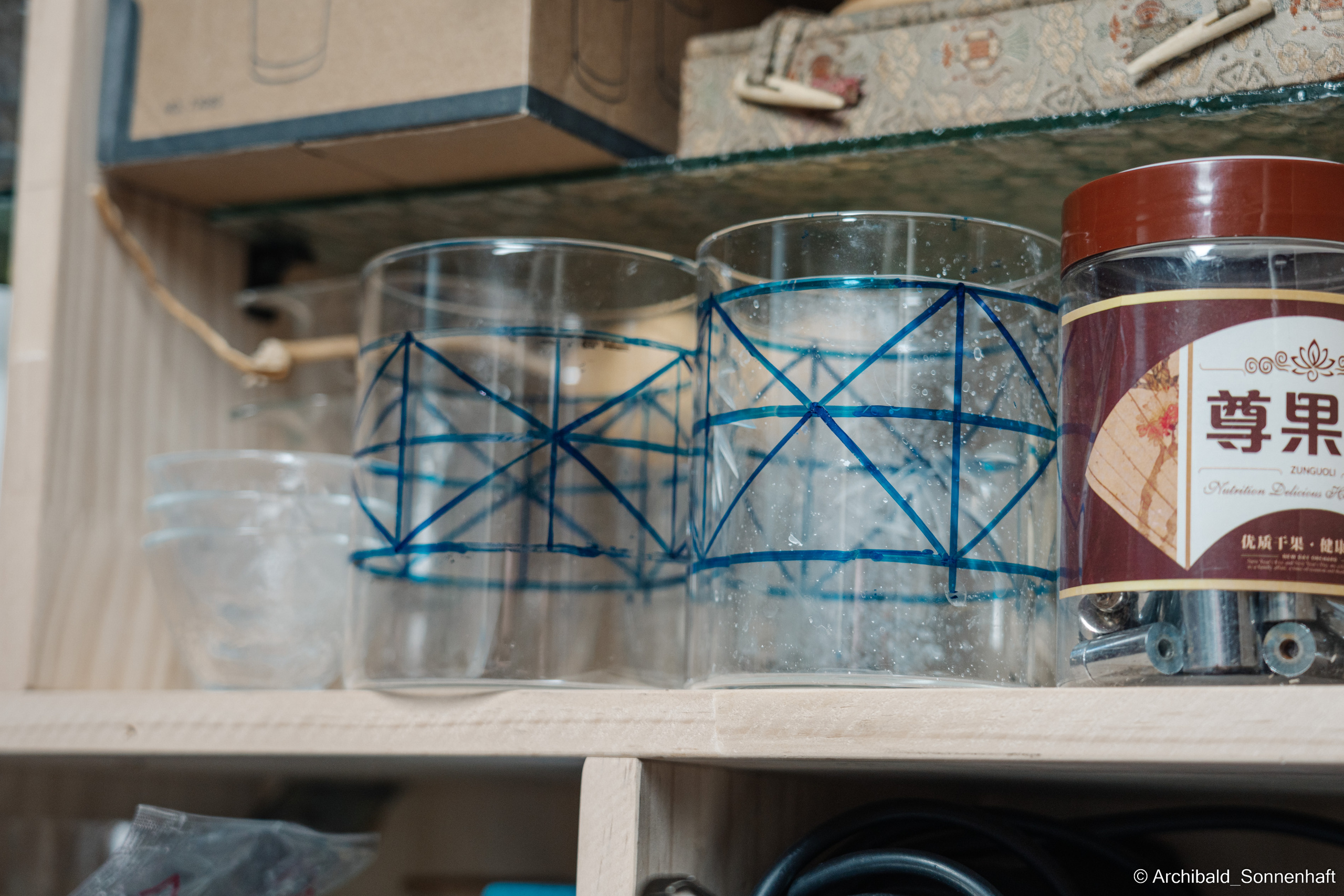 Master class on engraving on glass. Photographer in Guangzhou, China. Archibald Sonnenhaft