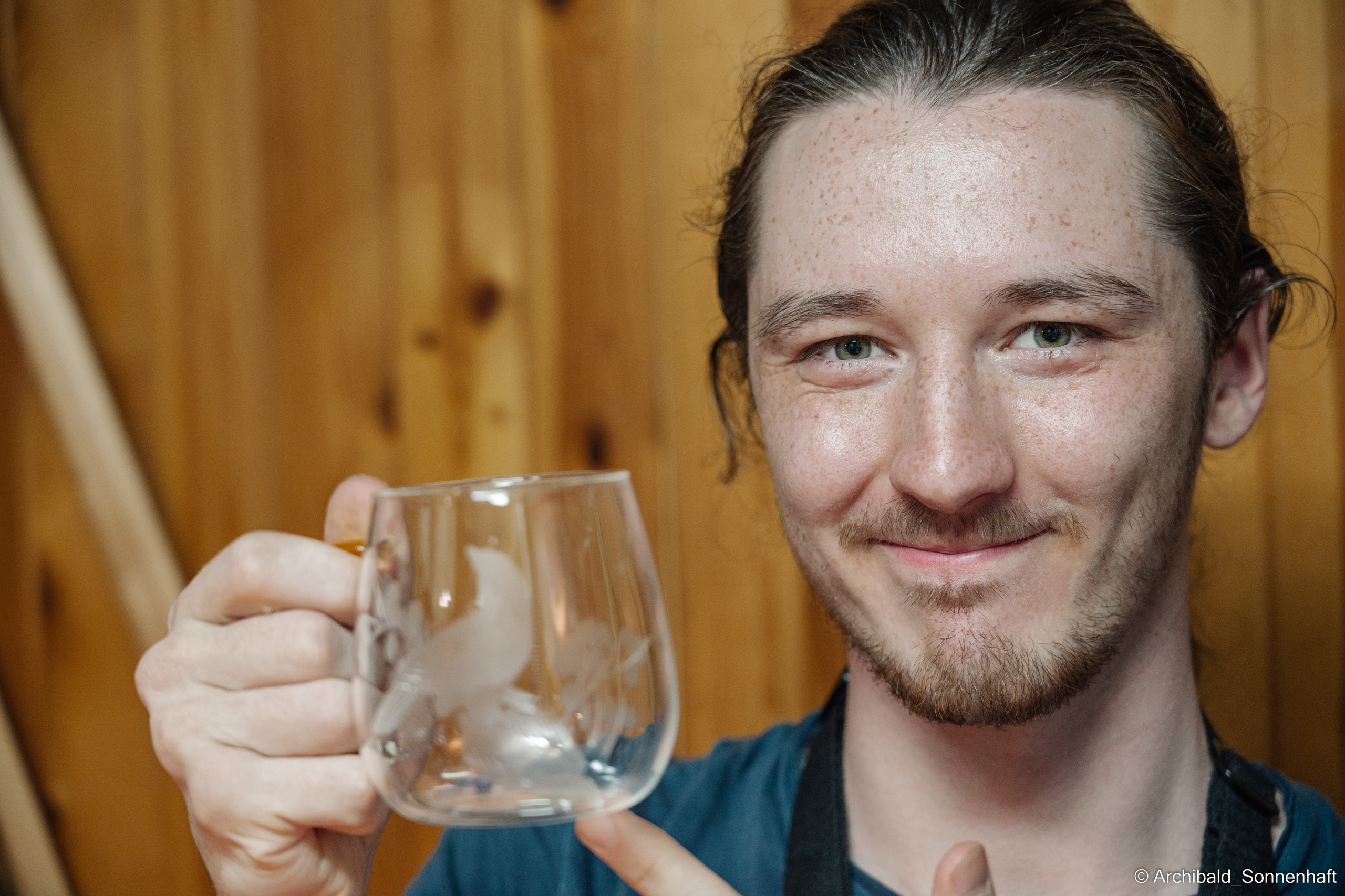 Master class on engraving on glass. Photographer in Guangzhou, China. Archibald Sonnenhaft