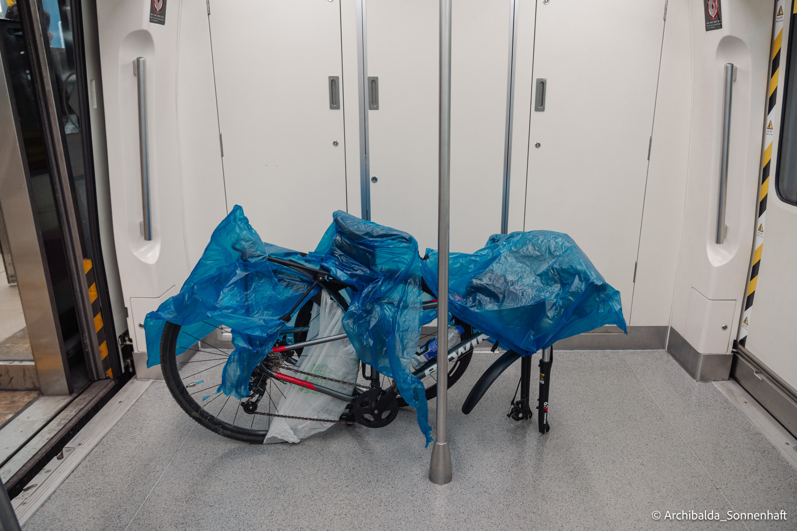 北京（Beijing), 2023.05.02. Photographer in Guangzhou, China. Archibald Sonnenhaft