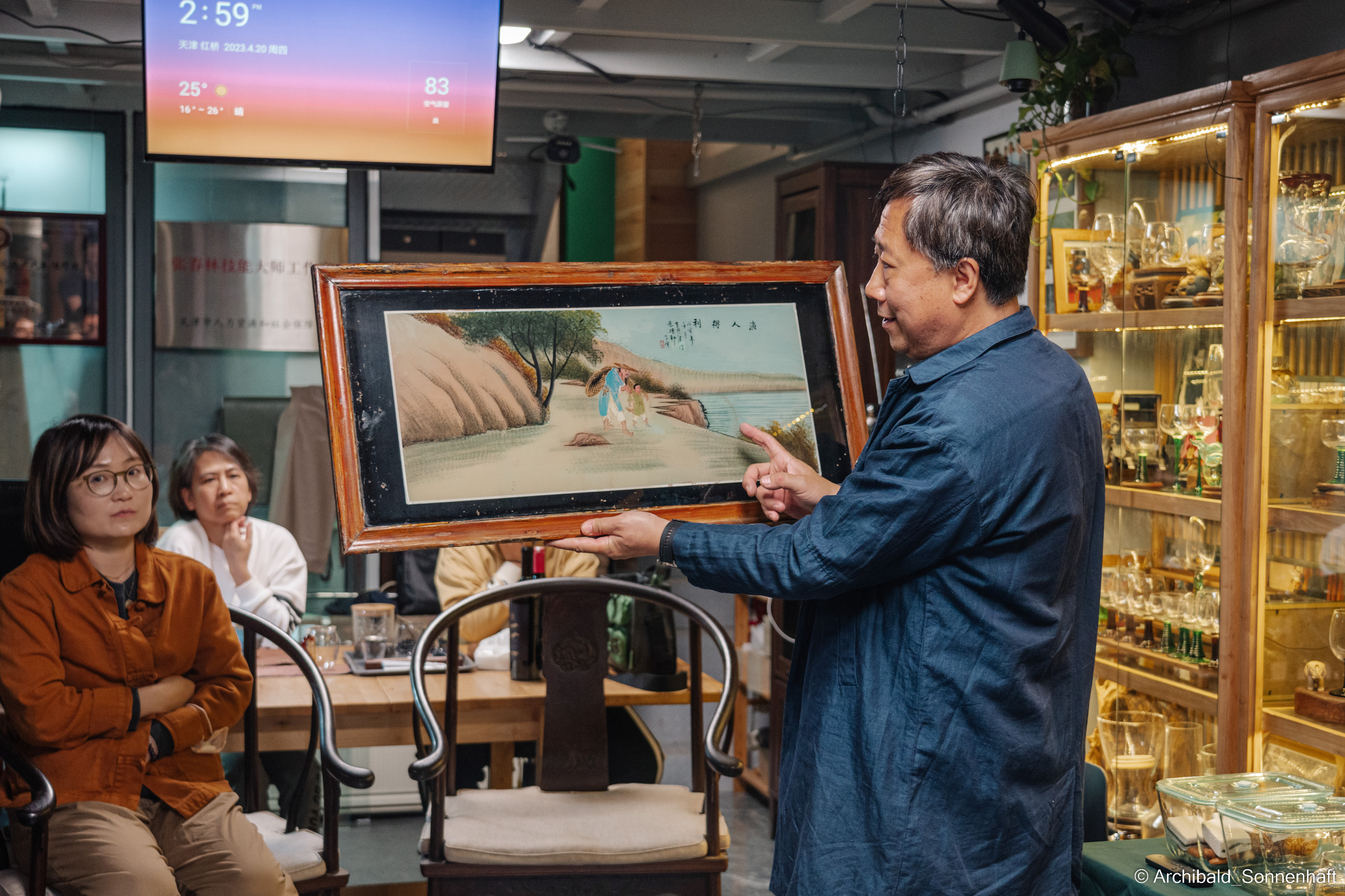 Master class on engraving on glass. Photographer in Guangzhou, China. Archibald Sonnenhaft