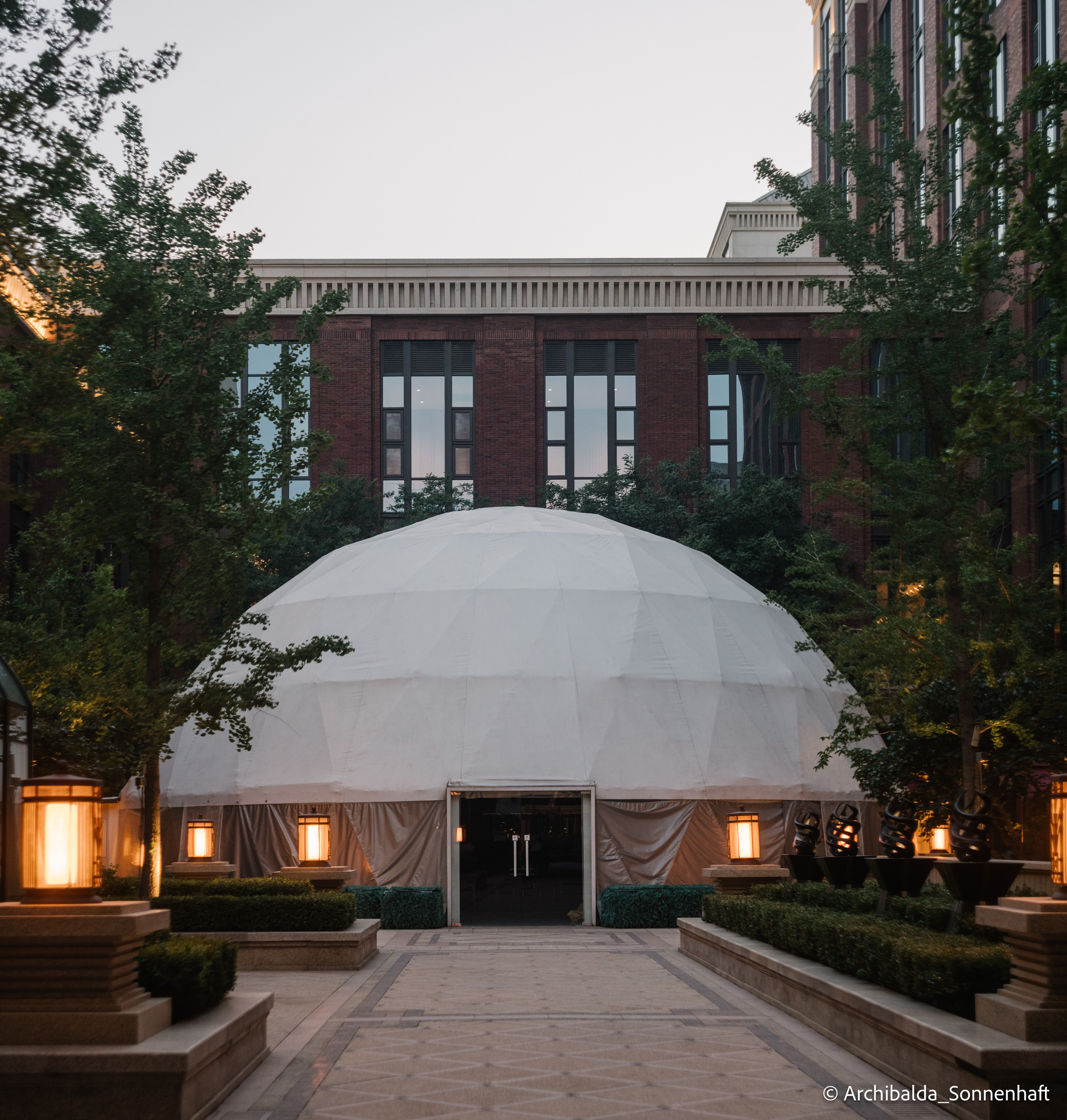 Walk of the First day of Summer. Photographer in Guangzhou, China. Archibald Sonnenhaft