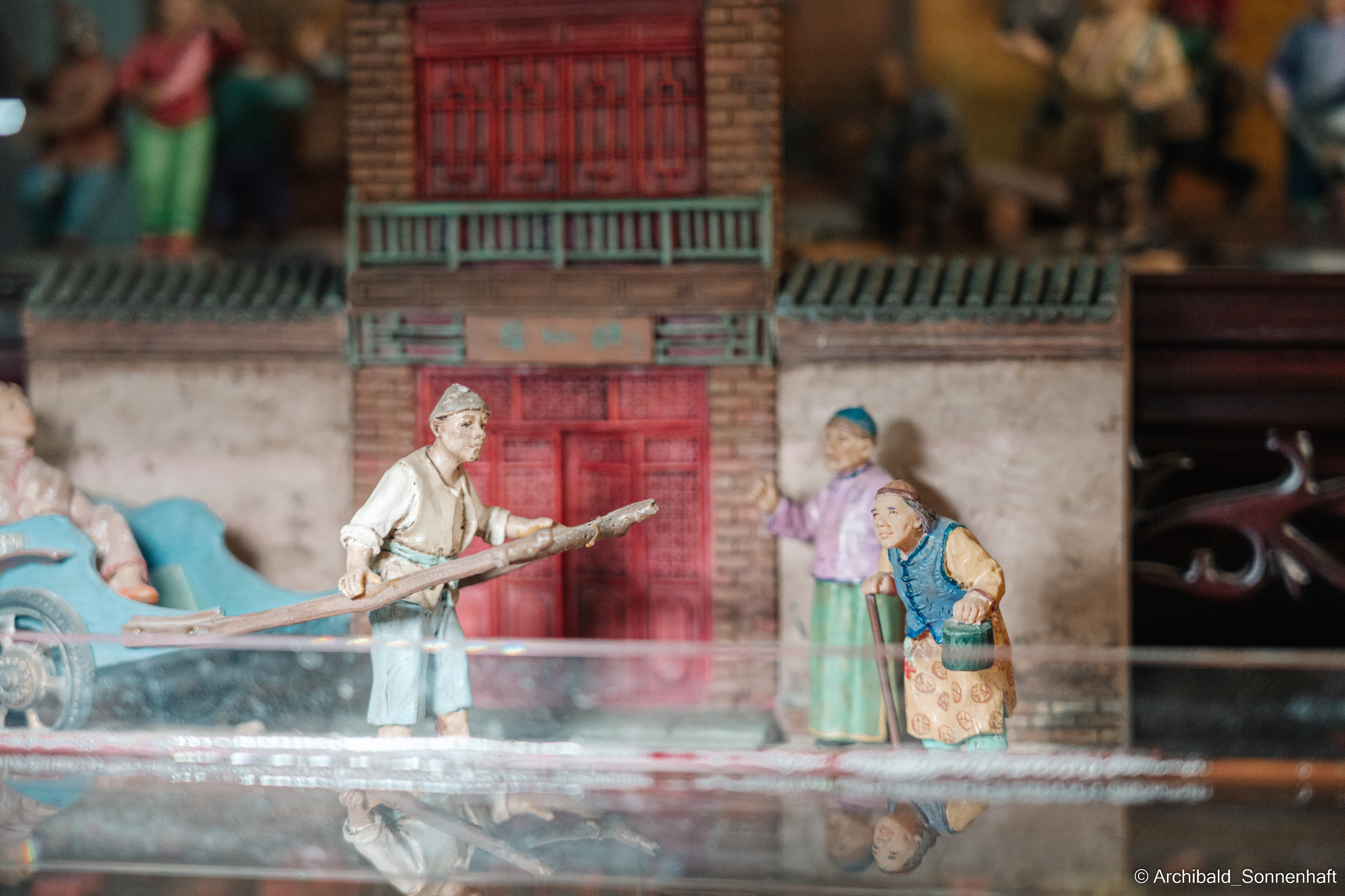 Master class on engraving on glass. Photographer in Guangzhou, China. Archibald Sonnenhaft