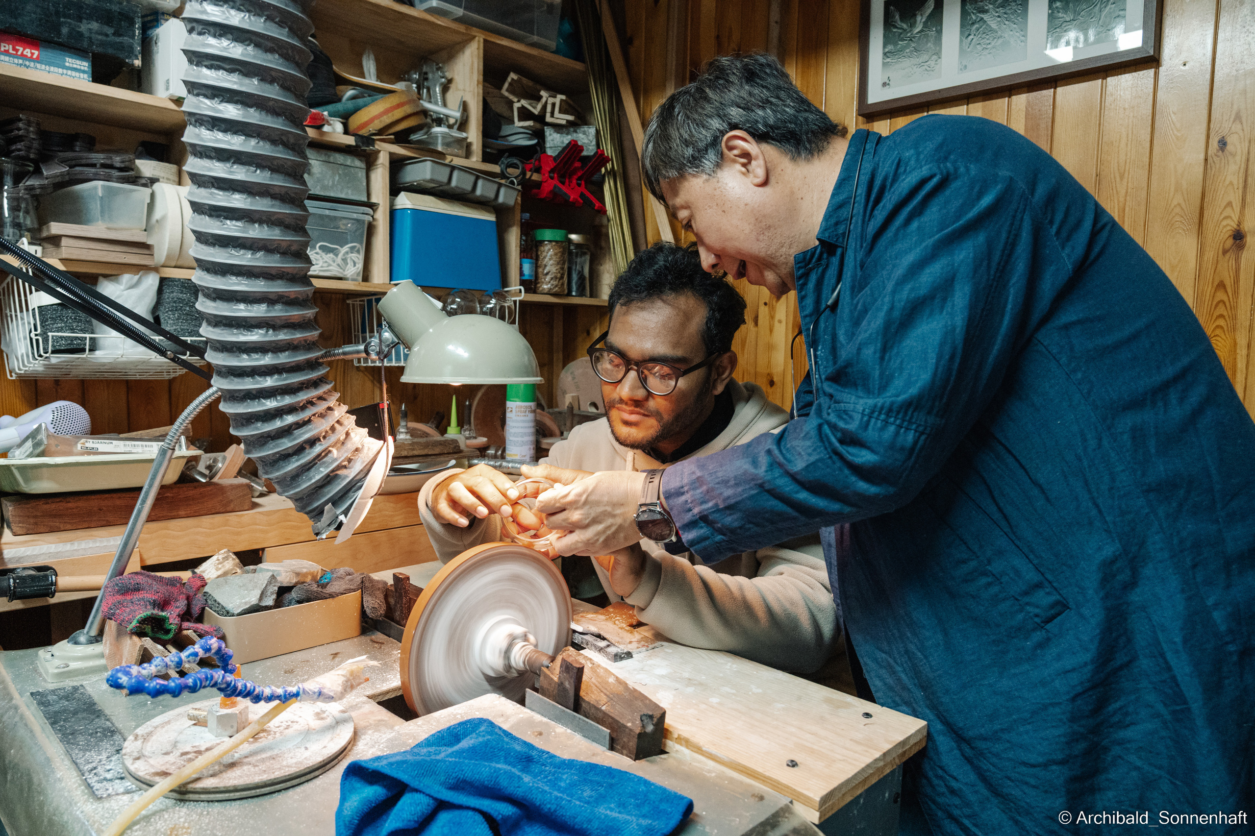 Master class on engraving on glass. Photographer in Guangzhou, China. Archibald Sonnenhaft