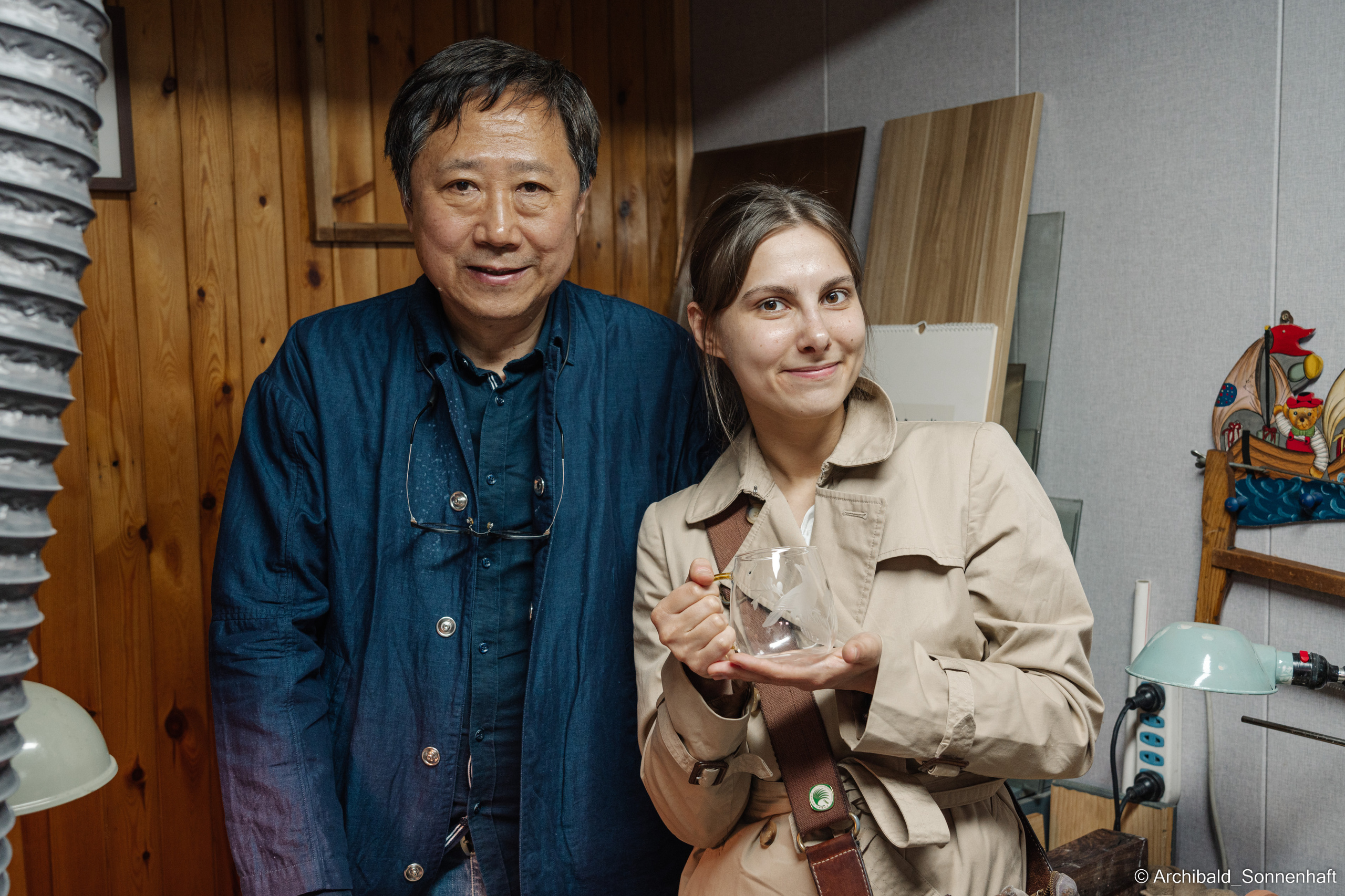 Master class on engraving on glass. Photographer in Guangzhou, China. Archibald Sonnenhaft