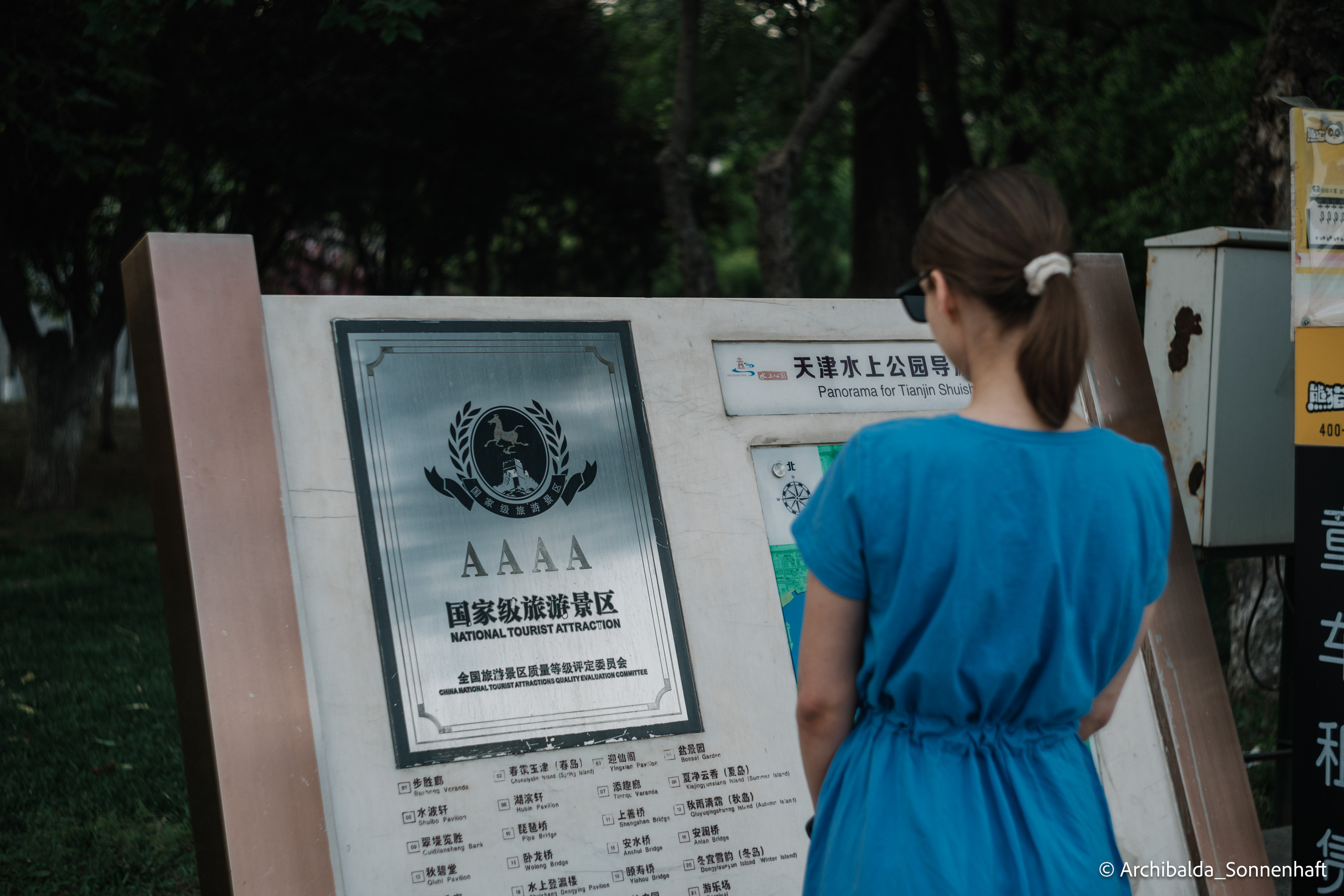 Walk of the First day of Summer. Photographer in Guangzhou, China. Archibald Sonnenhaft
