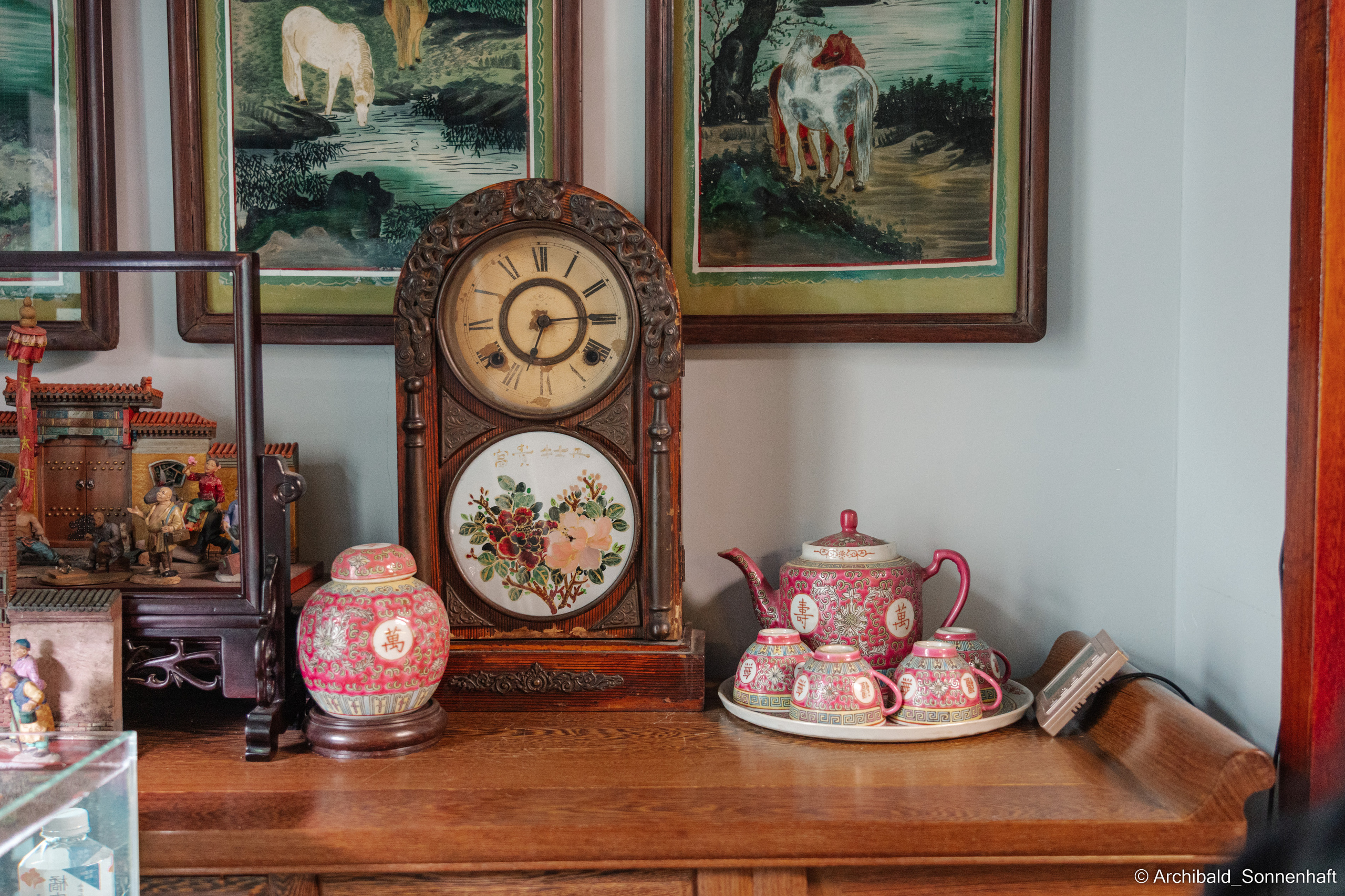 Master class on engraving on glass. Photographer in Guangzhou, China. Archibald Sonnenhaft