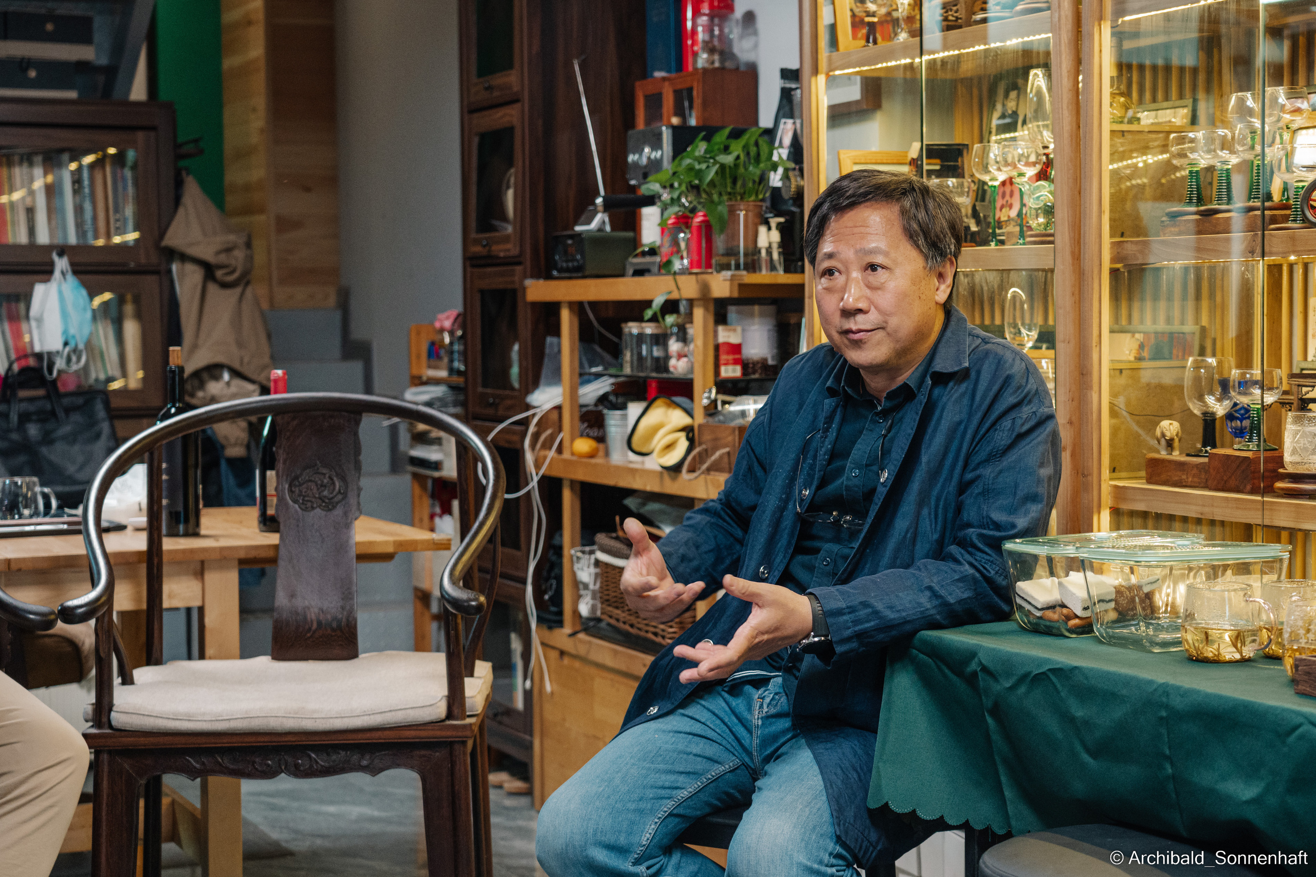 Master class on engraving on glass. Photographer in Guangzhou, China. Archibald Sonnenhaft