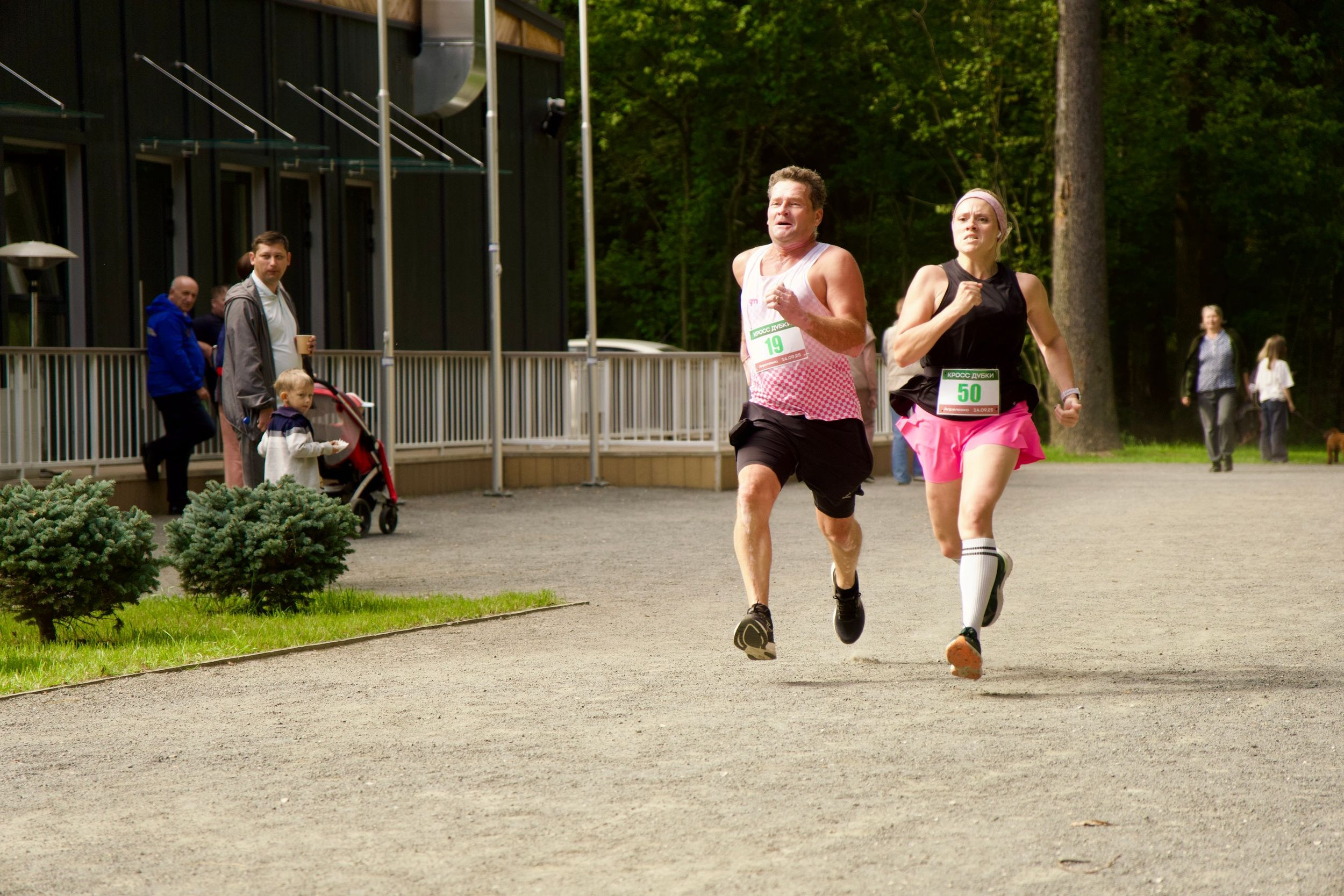 Забег в парке «Дубки». Кафе «БЕЛКА НАШЕПТАЛА». Ну оооочень концептуальное кафе