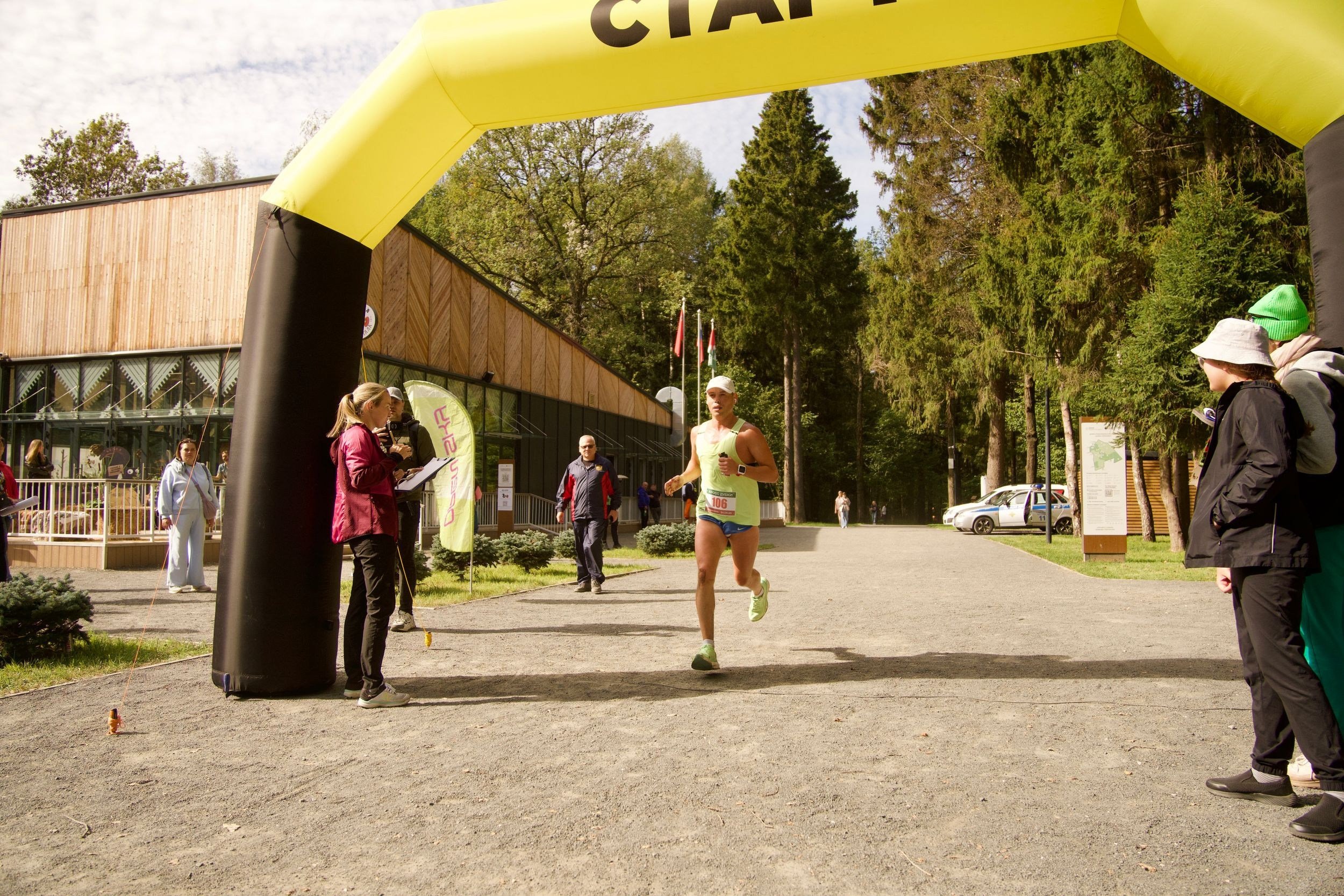 Забег в парке «Дубки». Кафе «БЕЛКА НАШЕПТАЛА». Ну оооочень концептуальное кафе