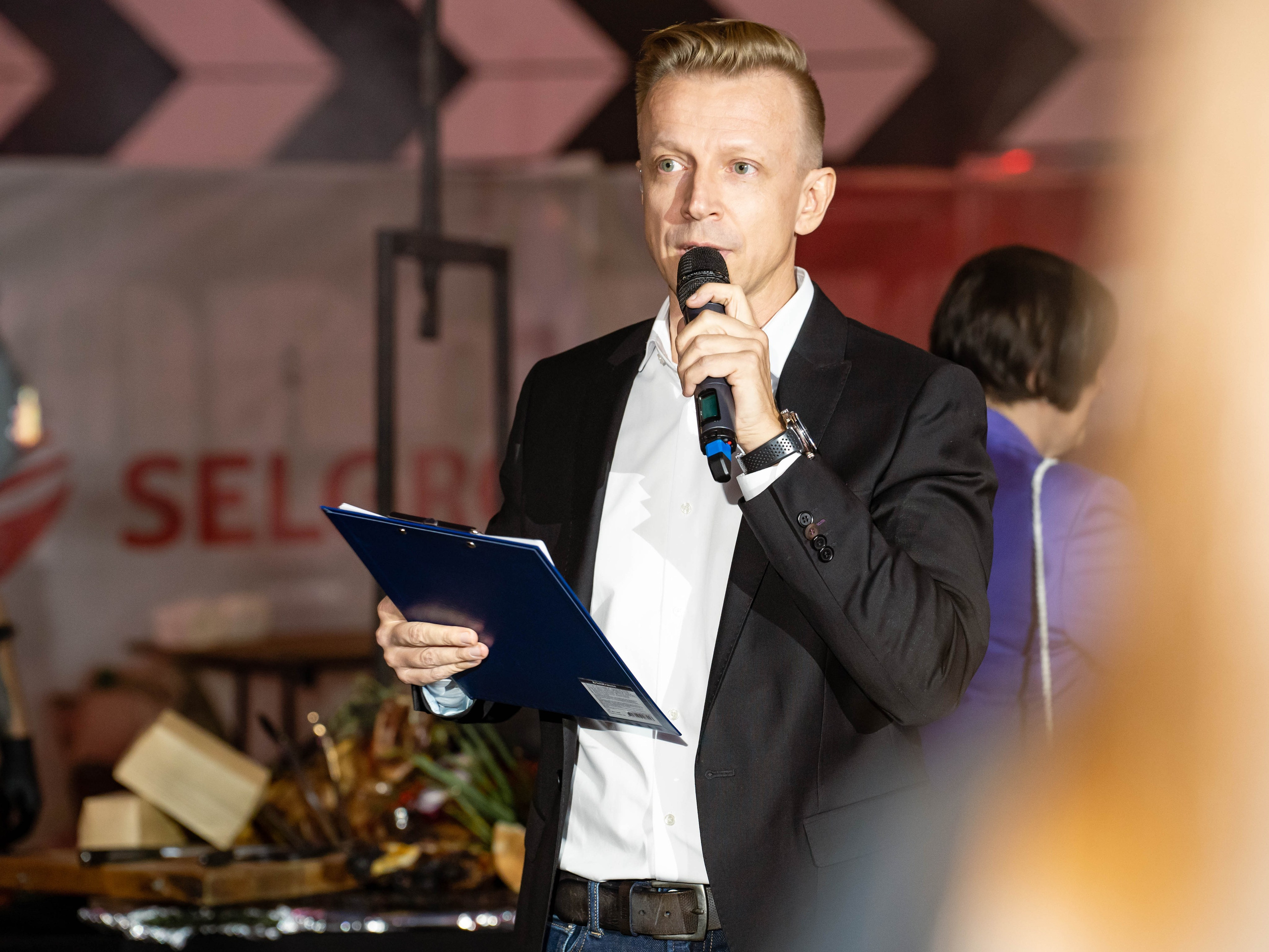 ведущий на корпоратив