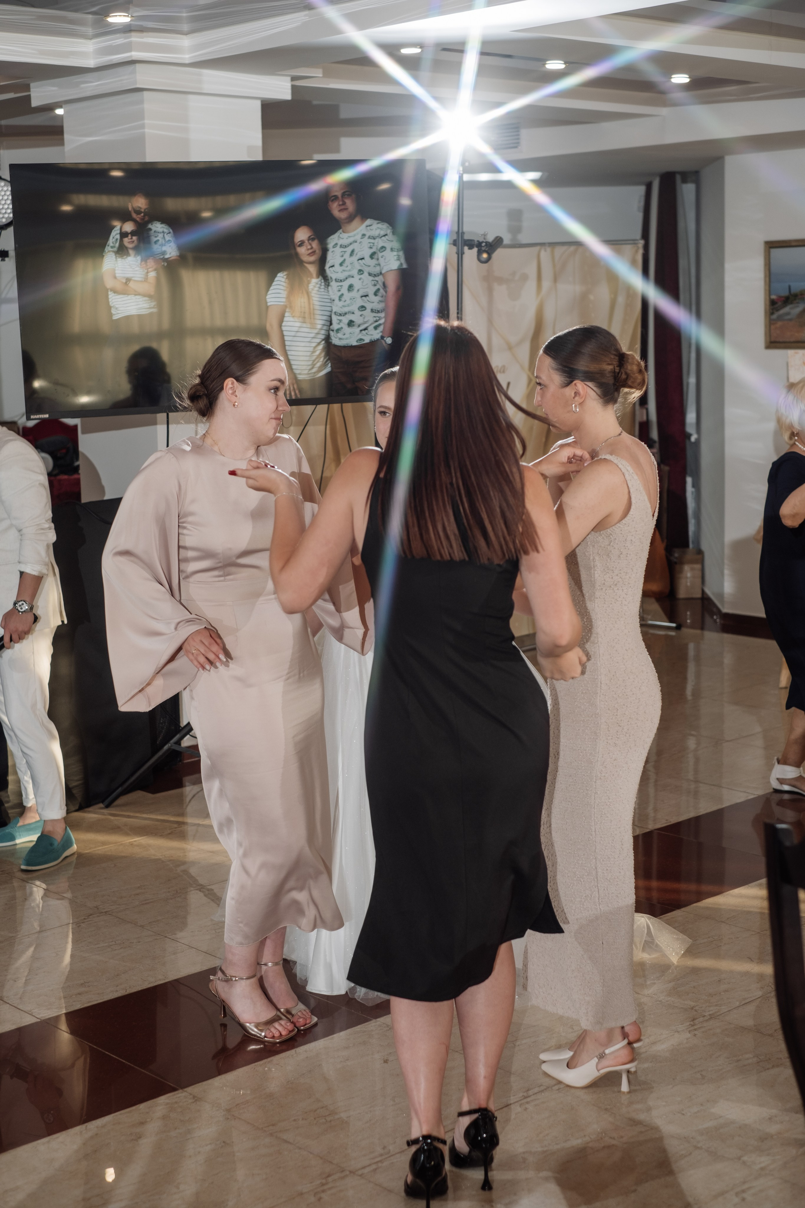 Свадебный ретопртаж. Профессиональная фотосъемка в Крыму. Натуральные эмоции и живые кадры. Забронируйте дату прямо сейчас!