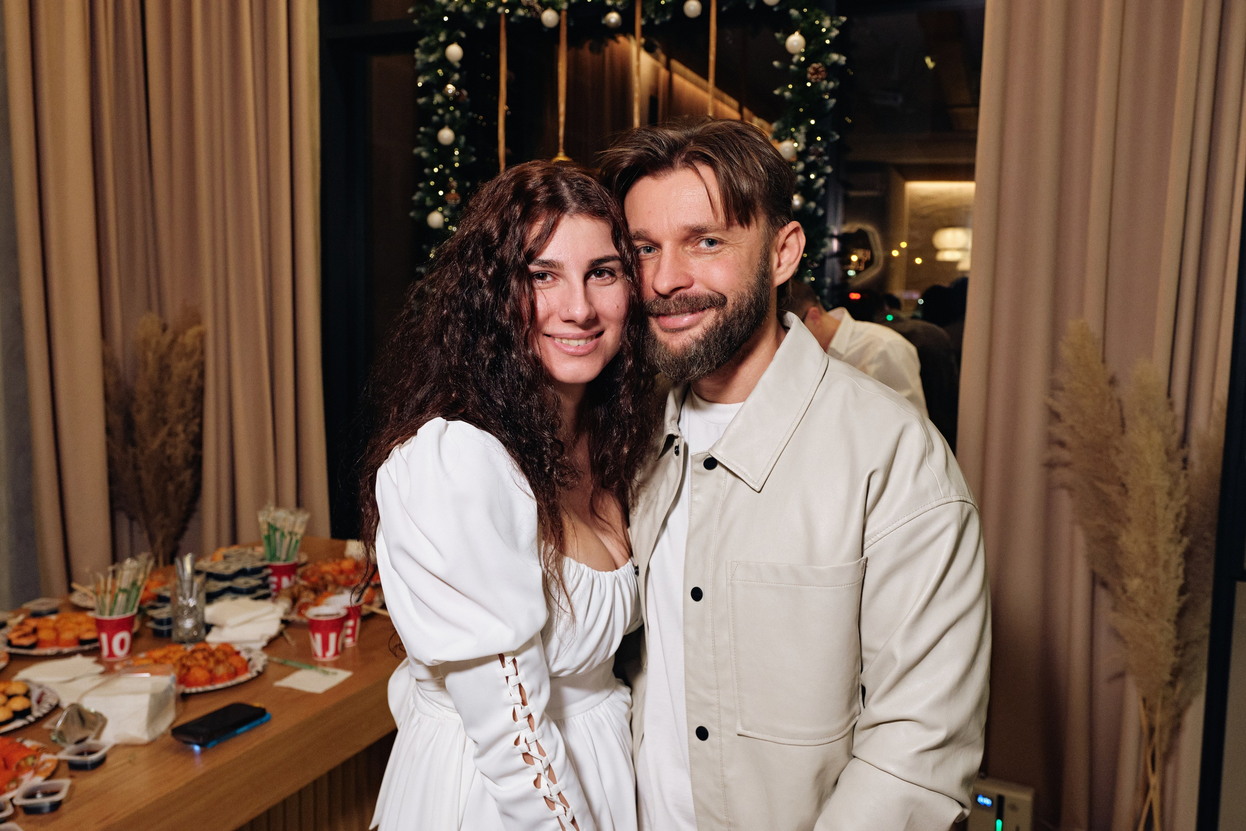 Корпоратив в белом компании Pride group. Семейные и свадебные фотосессии в СПб, в студии, на улице, на природе