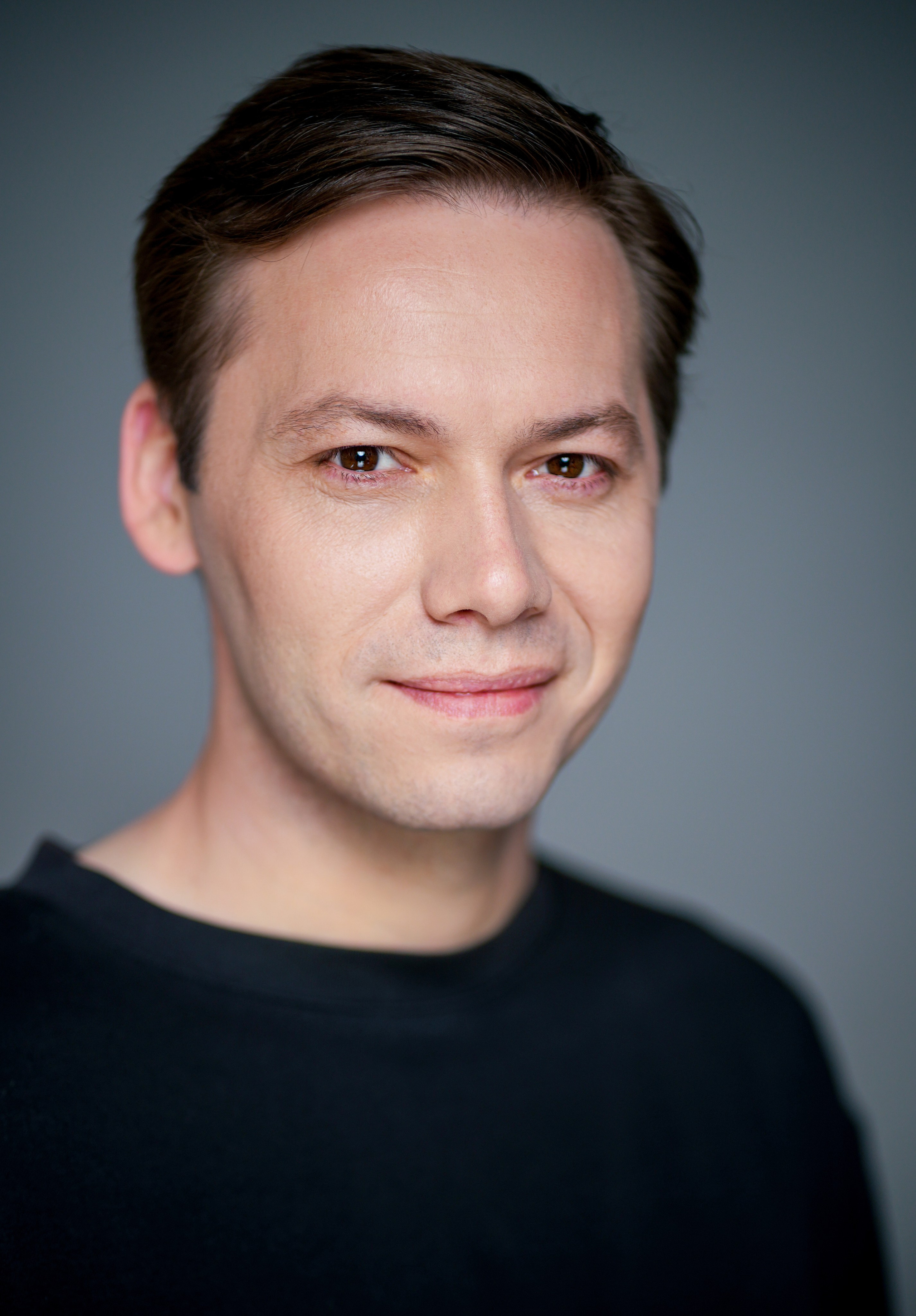 Актёр Дамир Миркамилов. Портретная съемка в Москве, студийный фотограф Игорь Фомин