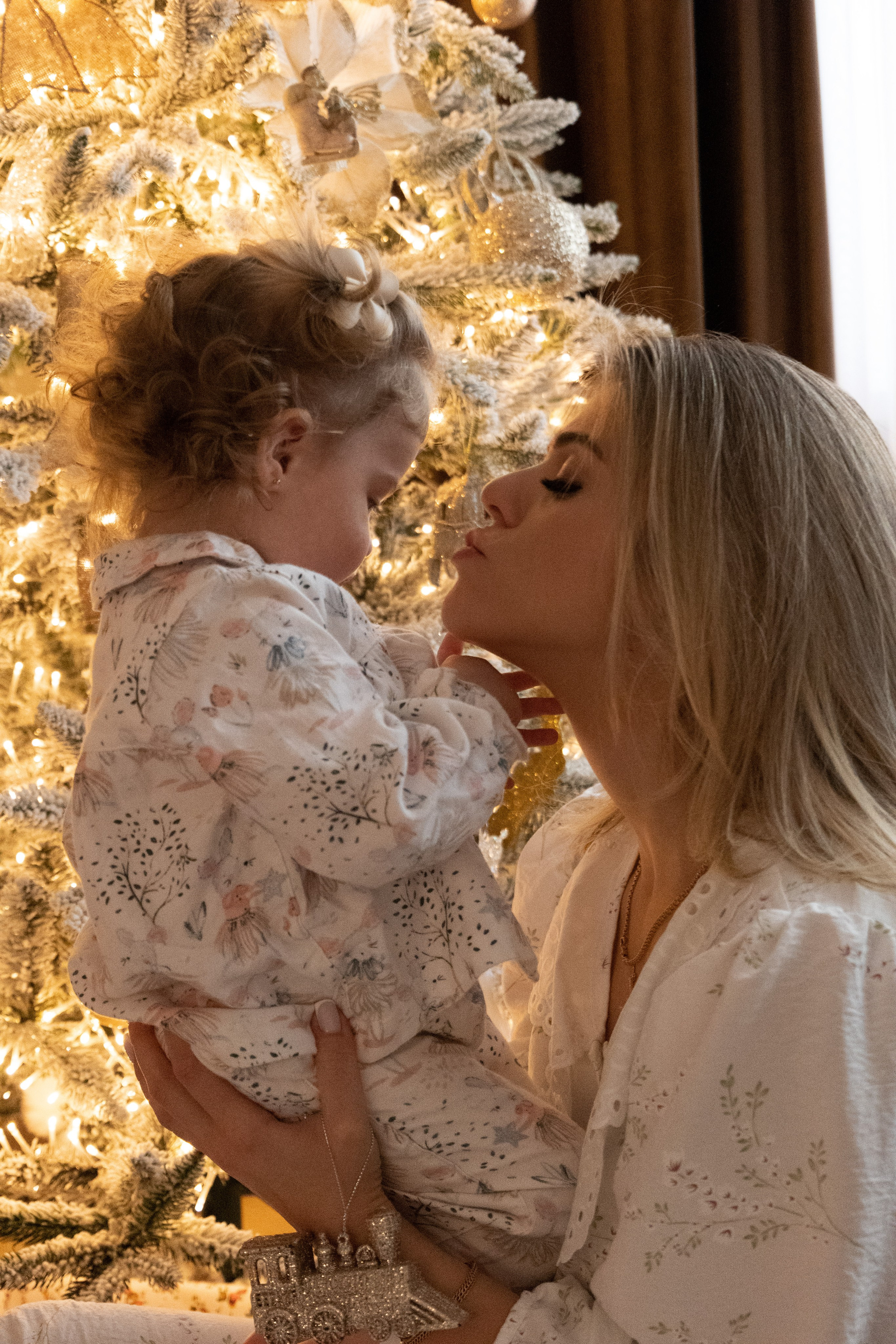 Семейная новогодняя фотосессия дома. Фотограф видеограф Ольга Василевская