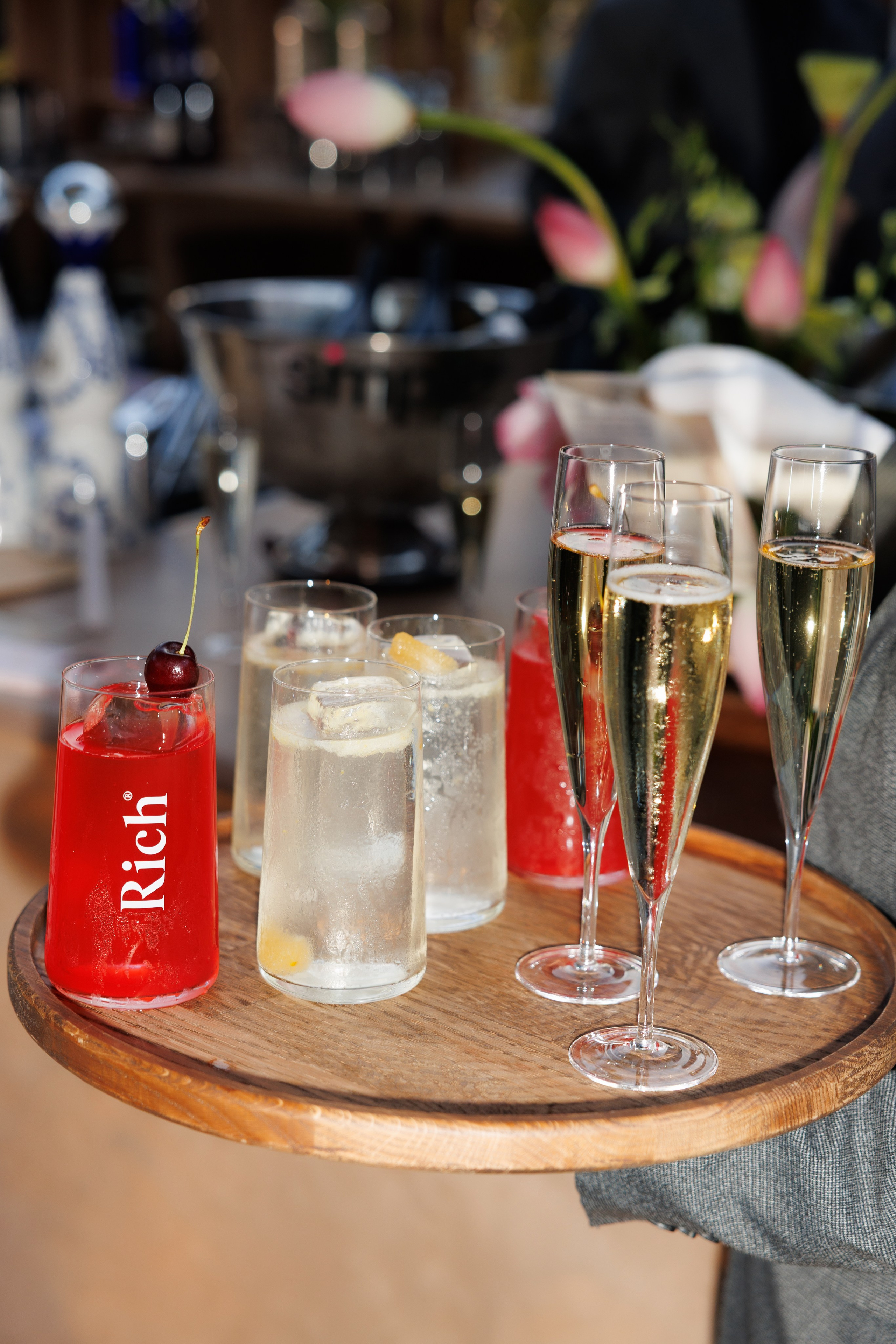 IKURA terrace opening. «Птичка на проводе»: информационный портал в Москве