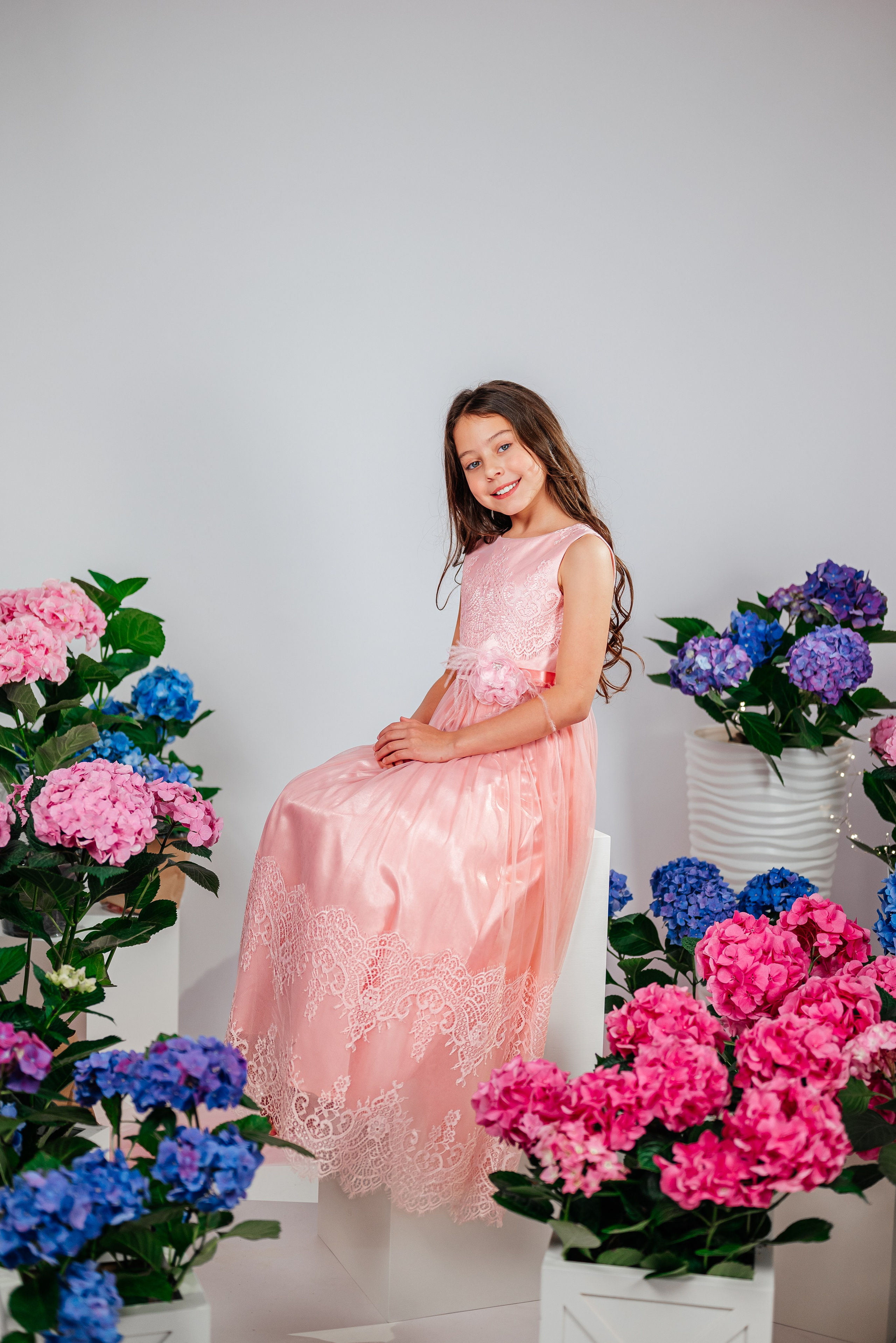 Вероника и гортензии. Семейный фотограф в Краснодаре