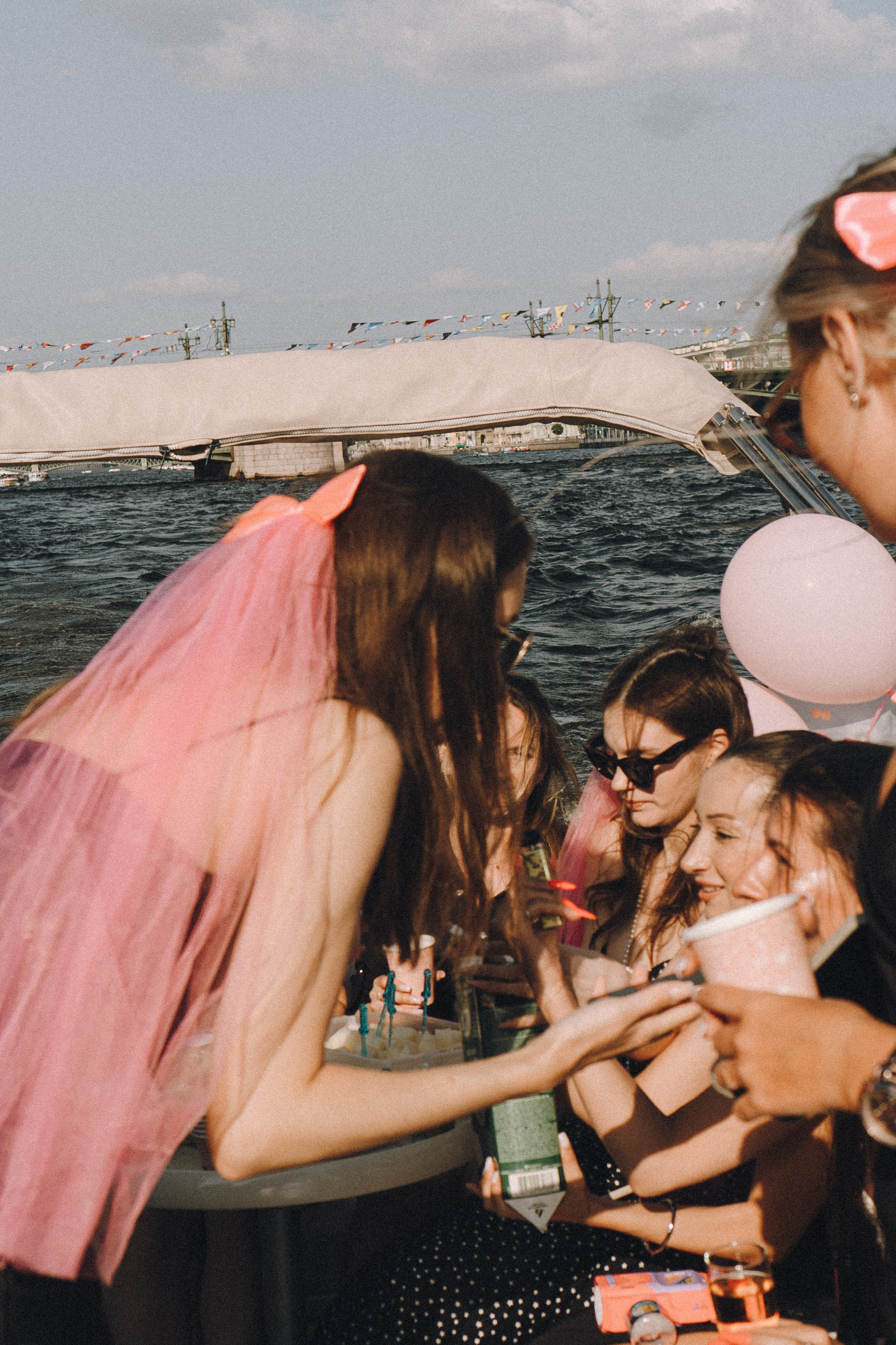 ДЕВИЧНИК НА КАТЕРЕ. Профессиональный фотограф, Санкт-Петербург — Виктория Богомолова