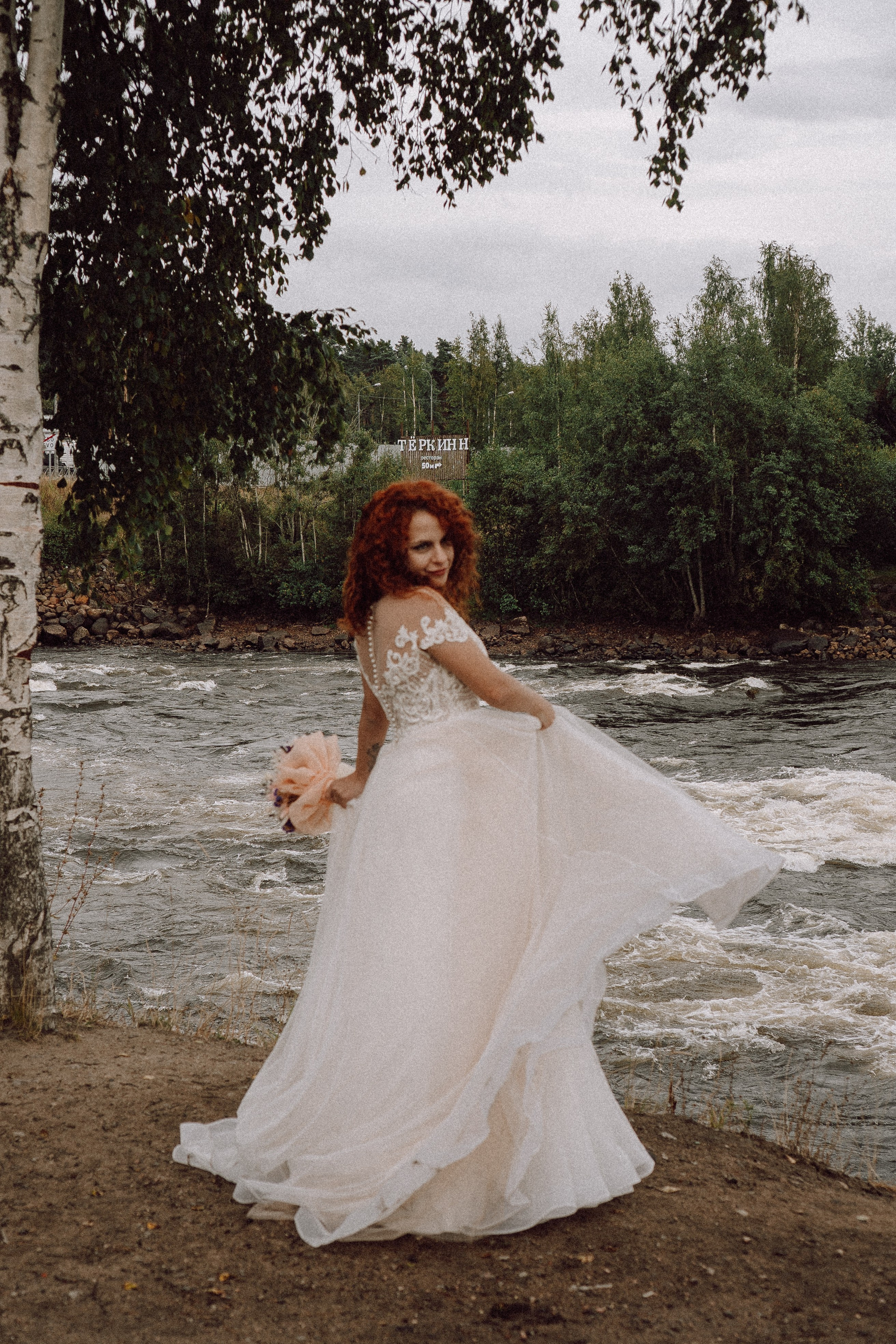 СВАДЕБНАЯ ФОТОСЕССИИЯ ПАРЫ В ГОРОДЕ ПРИОЗЕРСК В СОСНОВОМ ЛЕСУ И С ПИКАПОМ. Профессиональный фотограф, Санкт-Петербург — Виктория Богомолова