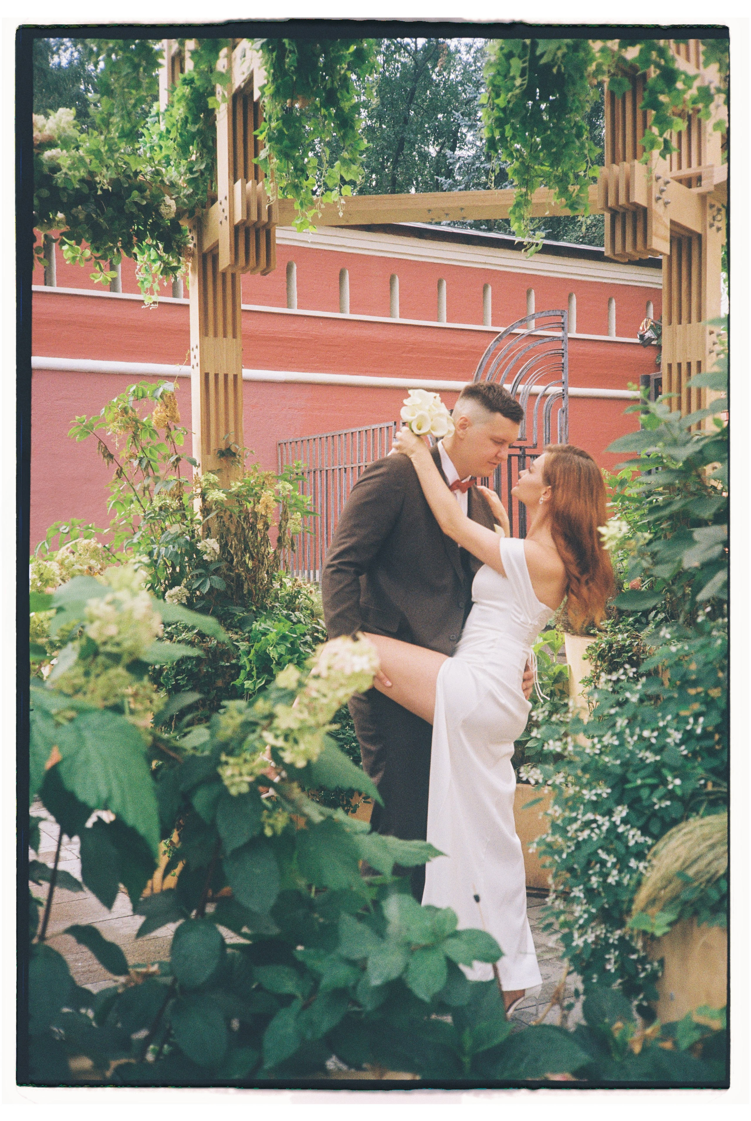 Егор & Нелля. Пленка. Сестры Карабаза. Фотографы и ретушеры в Москве и Санкт-Петербурге